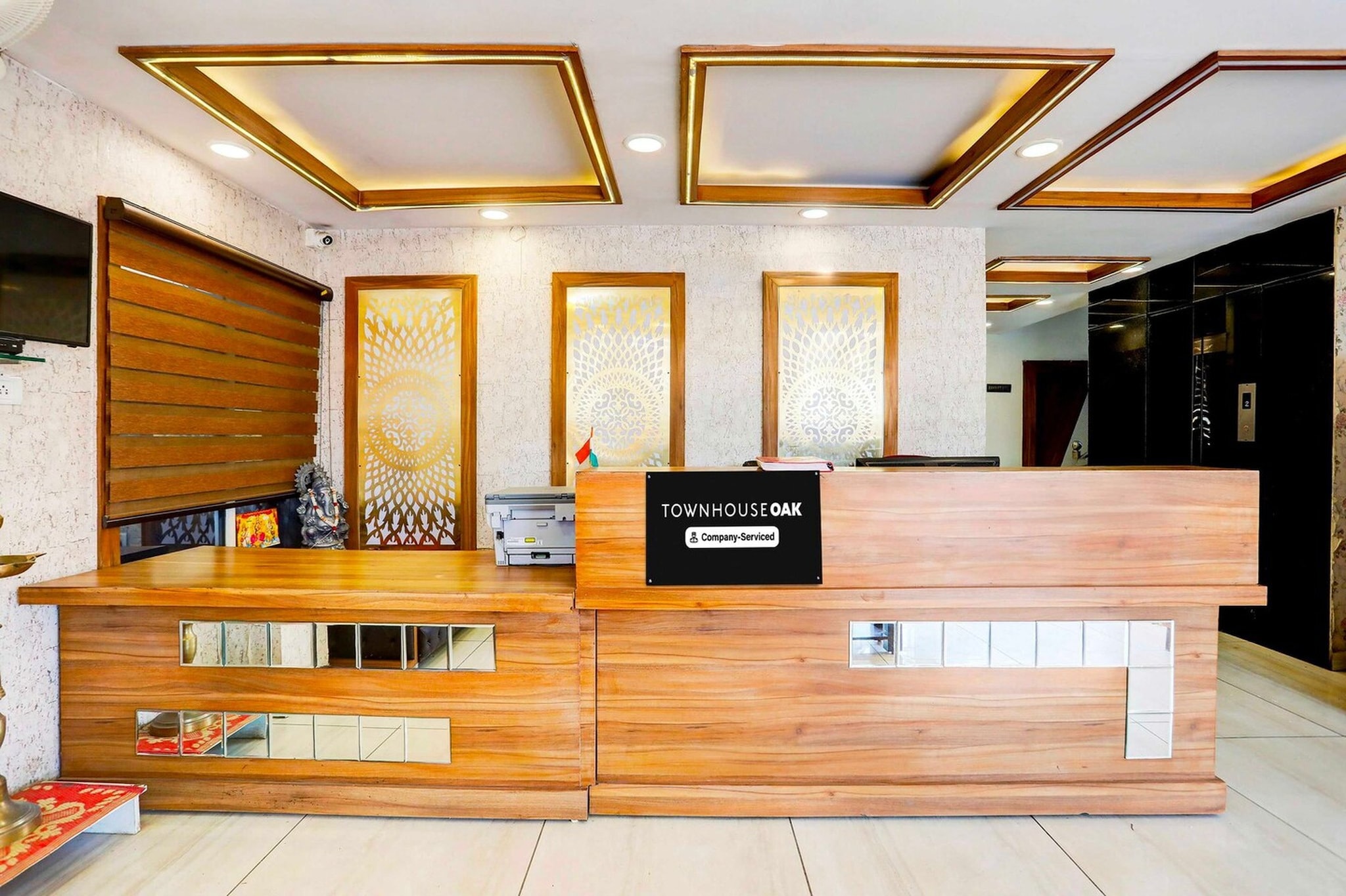 Ground floor: (bedroom(double bed, TV, seating area, air conditioning, telephone), bathroom(bathtub or shower, shower, washbasin, toilet, Towels incl., shampoo, body soap, hot water))