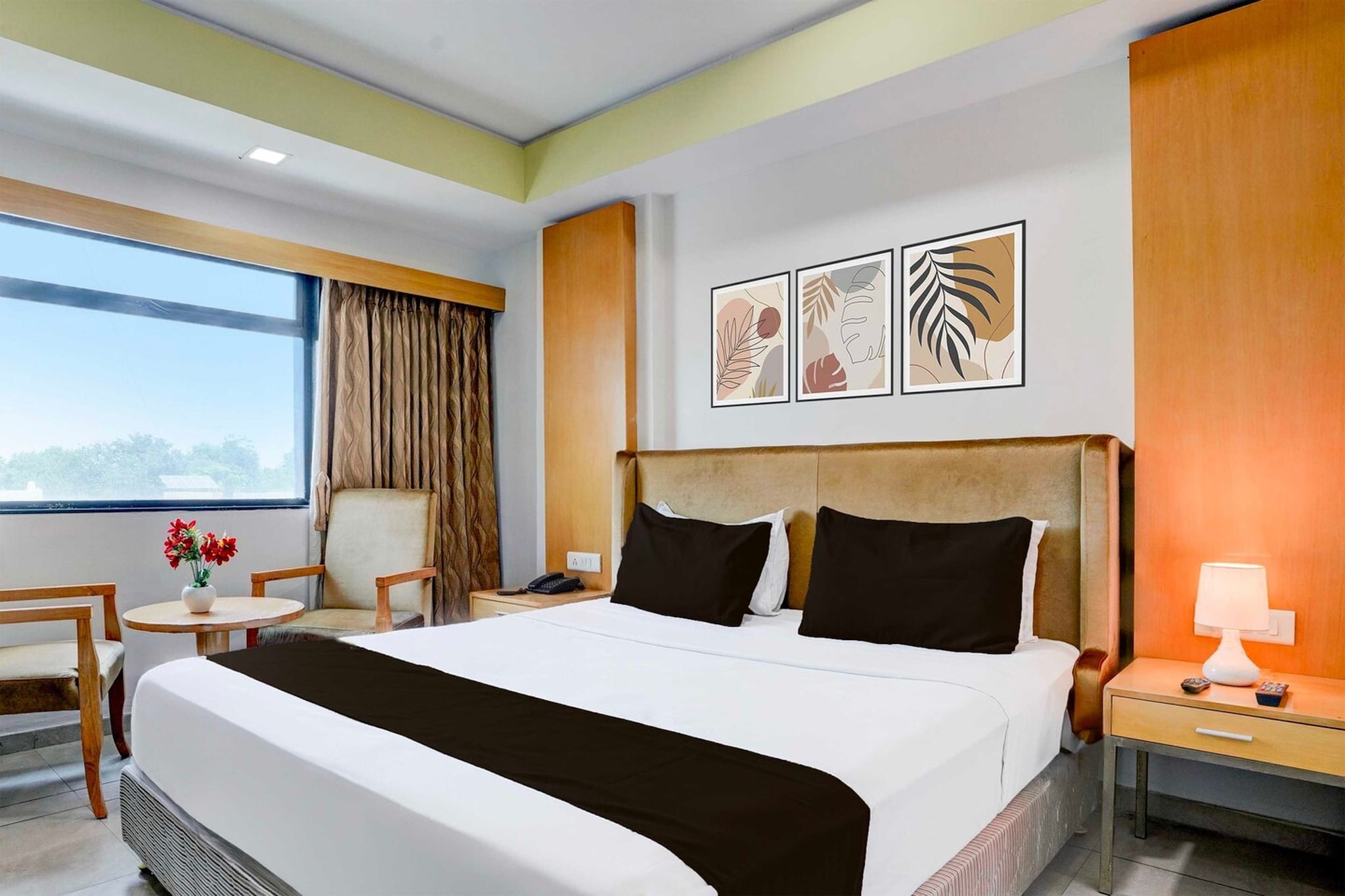 Situated within 2.1 km of Anand Railway Station and 38 km of Vadodara Railway Station, Townhouse Oak Anand Ganesh Circle features rooms with air conditioning and a private bathroom in Anand. This 4-star hotel offers room service, a 24-hour front desk and free WiFi. The hotel has family rooms.

The rooms at the hotel are fitted with a seating area, a flat-screen TV with satellite channels and a private bathroom with free toiletries and a bath or shower. Guest rooms have a desk.

Lakshmi Vilas Palace is 41 km from Townhouse Oak Anand Ganesh Circle. Vadodara Airport is 39 km from the property. 

Unmarried couples are warmly welcome at this property.
Guests with local ID proof are warmly welcome.
Apologies, but we are currently unable to host foreign nationals at this property.
Early Check-In Policy: A full dayâ€™s room rate will be charged for check-ins before 6:00 AM. Complimentary early check-in is available between 6:00 AM and 10:00 AM, subject to room availability.
Check-in is only available to guests aged 18 and above. Please provide a government-issued ID to confirmÂ yourÂ age.