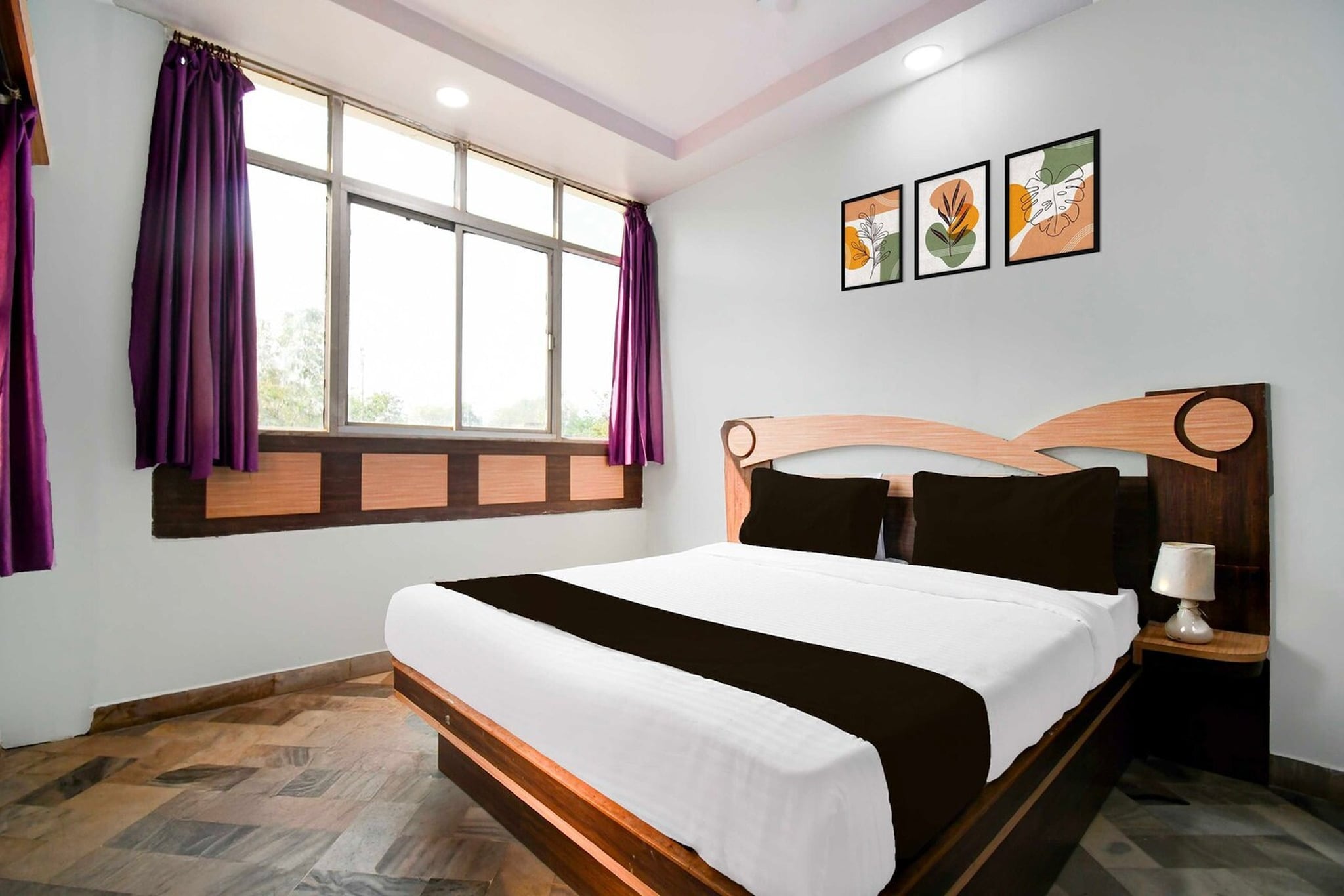 Townhouse Oak Jyoti Mahal Road Rayagada is offering accommodation in RÄyagada. With free WiFi, this 4-star hotel offers room service and a 24-hour front desk. The hotel has family rooms.

All rooms at the hotel are fitted with a seating area, a flat-screen TV with satellite channels and a private bathroom with free toiletries and a bath or shower. The units at Townhouse Oak Jyoti Mahal Road Rayagada have air conditioning and a desk.

Jeypore Airport is 135 km from the property. 

Unmarried couples are warmly welcome at this property.
Guests with local ID proof are warmly welcome.
Apologies, but we are currently unable to host foreign nationals at this property.
Early Check-In Policy: A full dayâ€™s room rate will be charged for check-ins before 6:00 AM. Complimentary early check-in is available between 6:00 AM and 10:00 AM, subject to room availability.
Check-in is only available to guests aged 18 and above. Please provide a government-issued ID to confirmÂ yourÂ age.