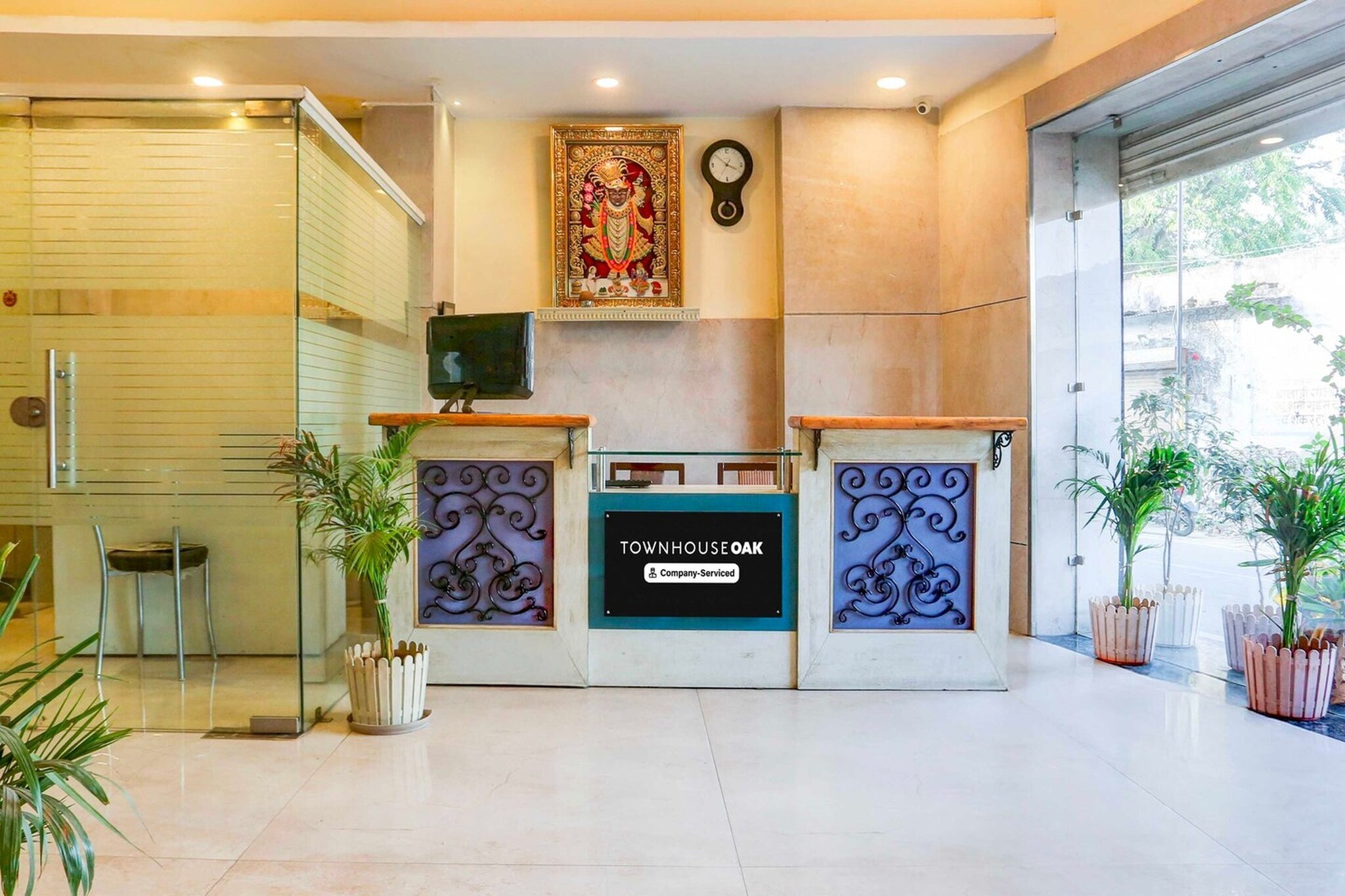 Ground floor: (bedroom(double bed, TV, seating area, air conditioning, telephone), bathroom(bathtub or shower, shower, washbasin, toilet, Towels incl., shampoo, body soap, hot water))