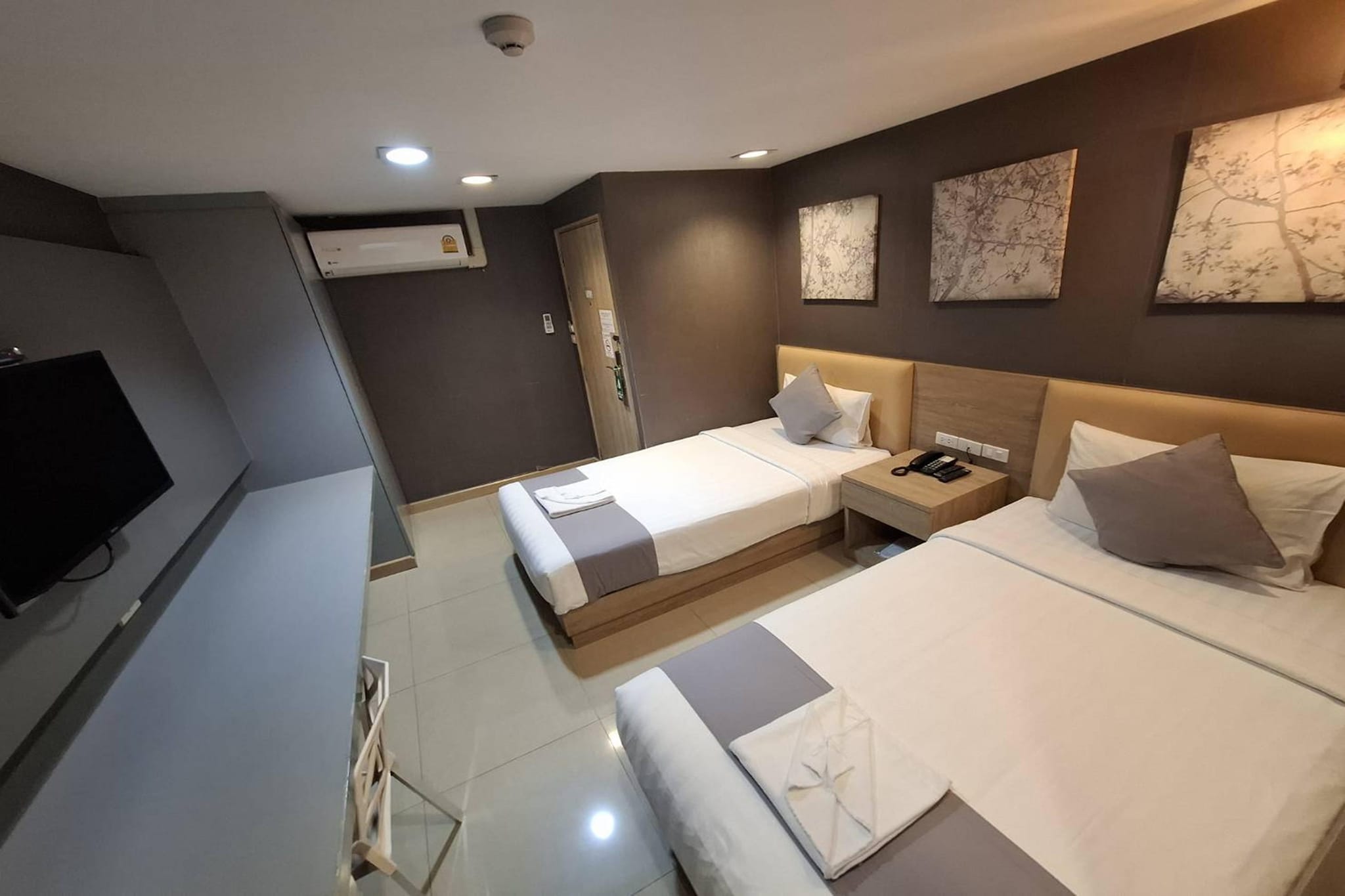 Stylish Twin Beds | Superior Modern Living