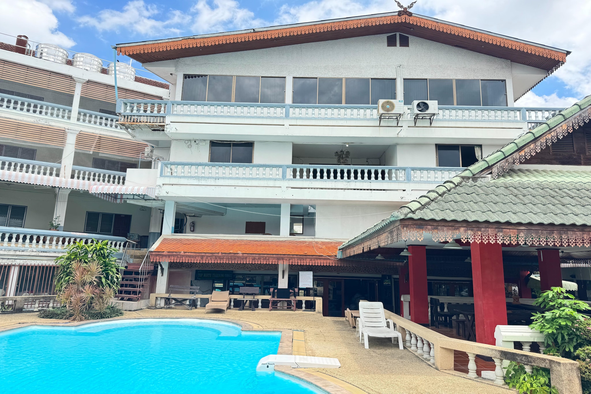 Ground floor: (bedroom(Internet access, double bed, TV, seating area, air conditioning, Towels/Sheets (Incl.), Trash compactor), bathroom(shower, washbasin, toilet, bidet, Essentials))