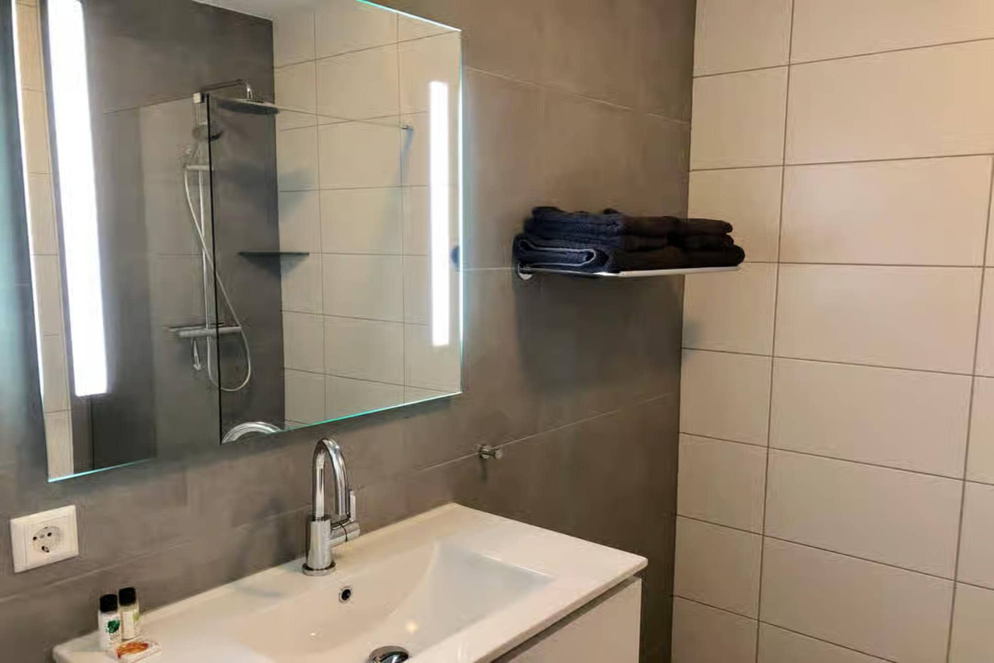 Plein 40 Lodge 7-Badkamer