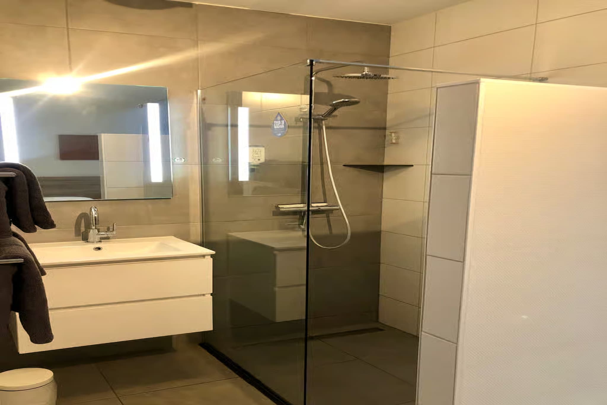 Plein 40 Lodge 15-Badkamer