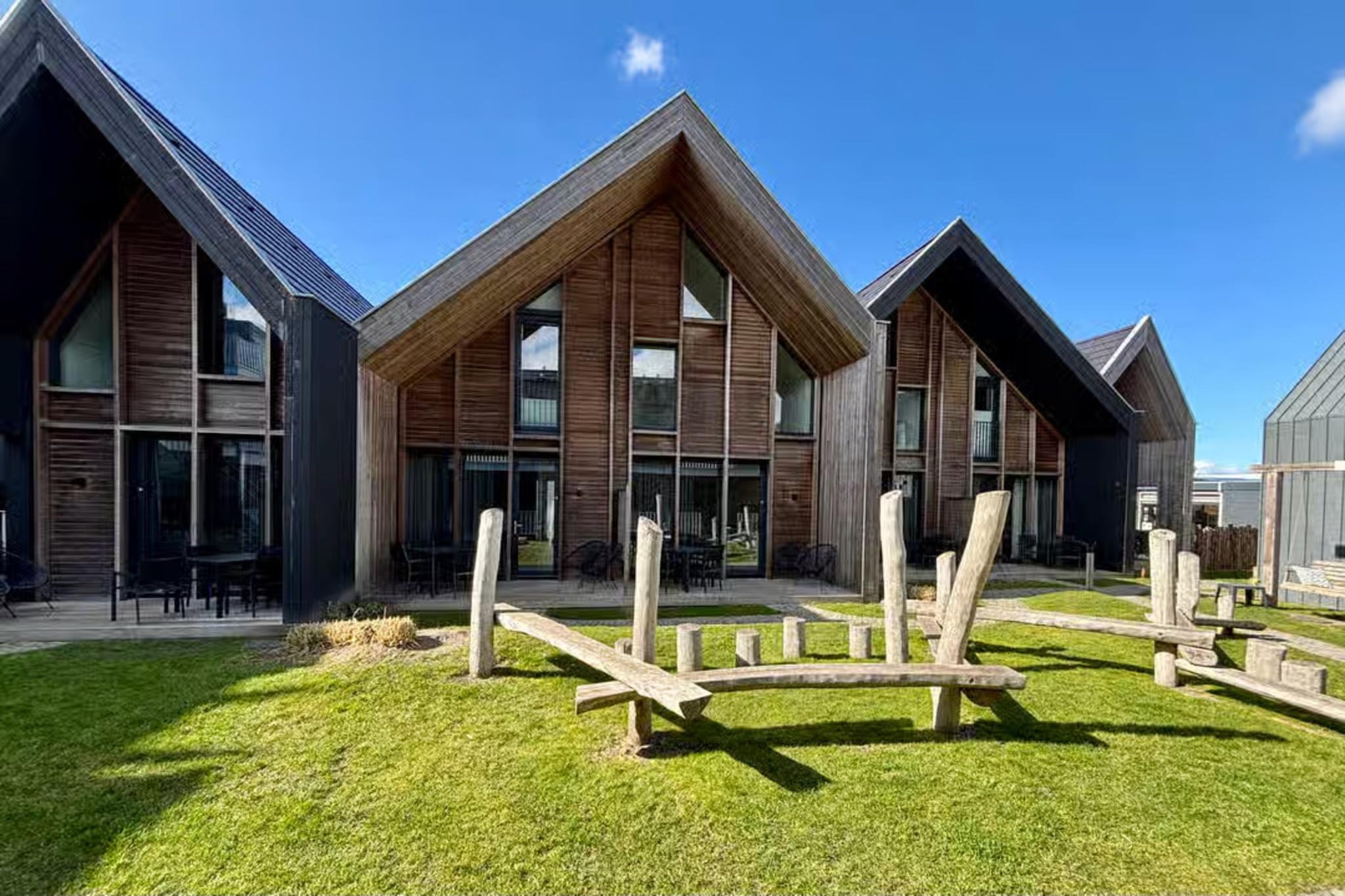 Plein 40 Lodge 24-Gardens in summer