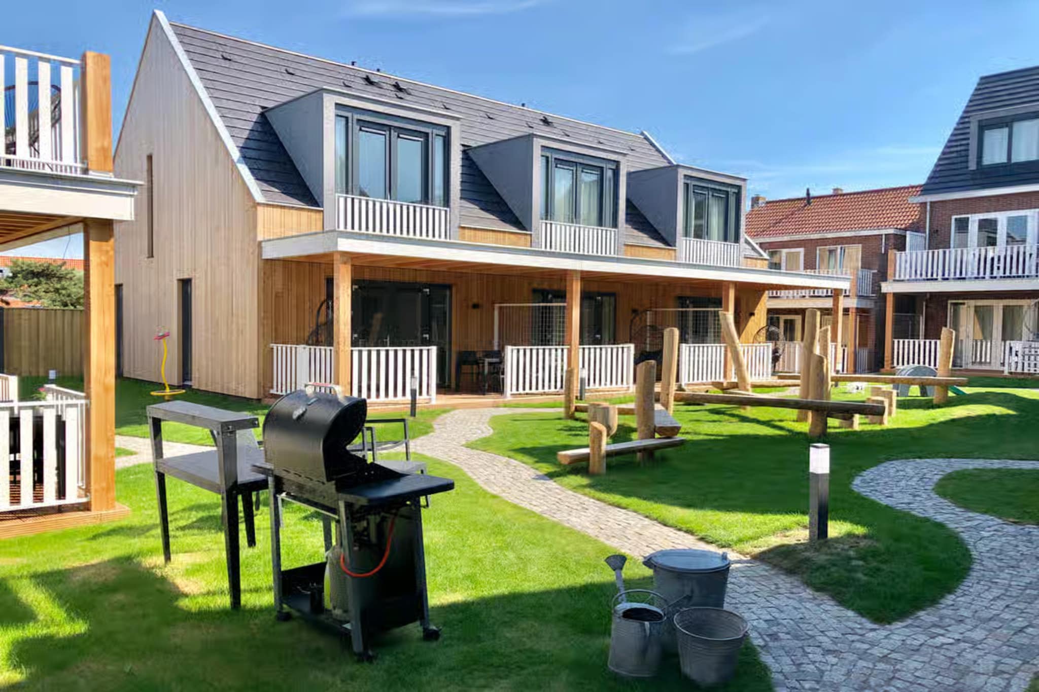 Plein 40 Lodge 25-Gardens in summer