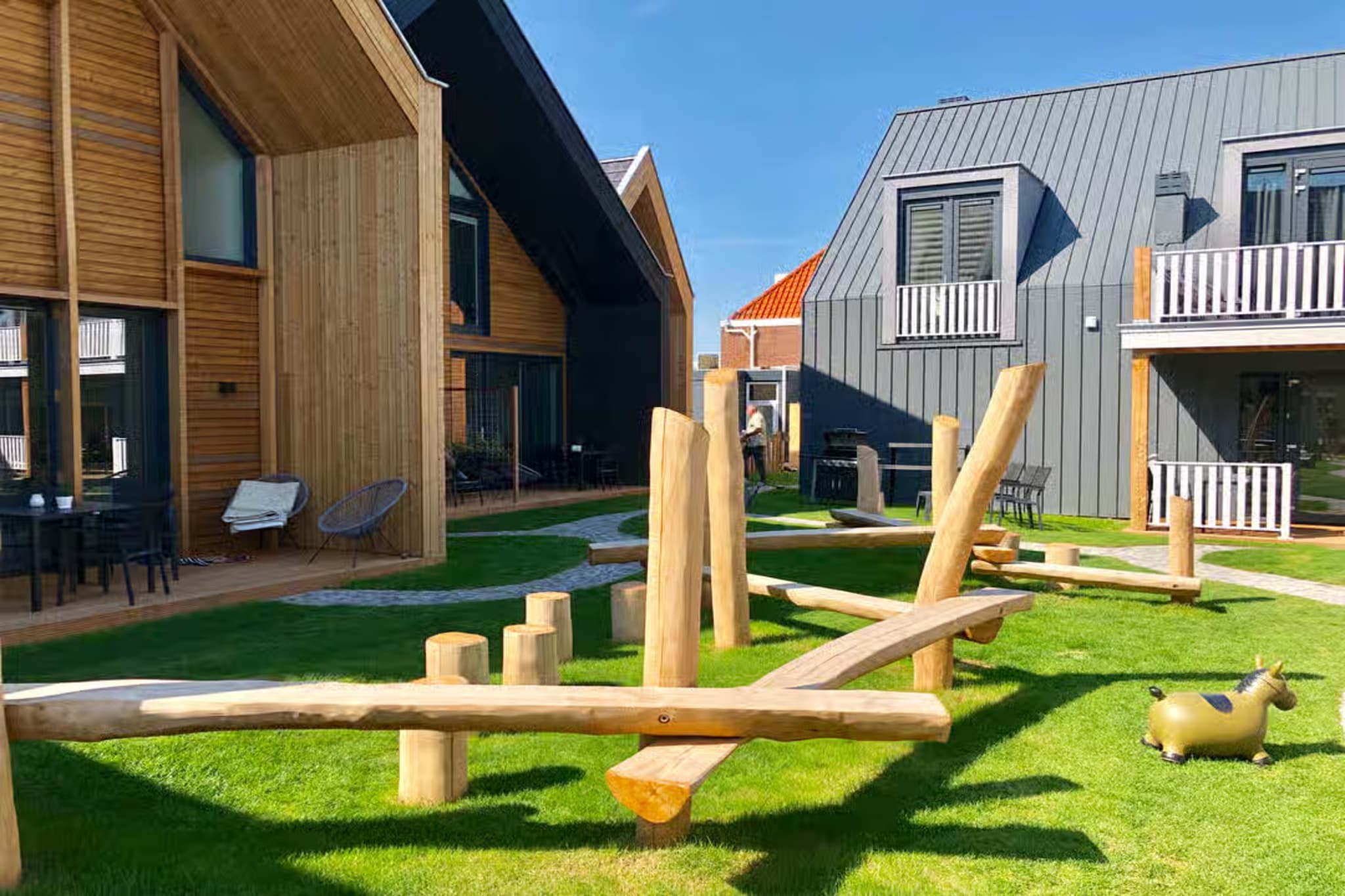 Plein 40 Lodge 25-Gardens in summer