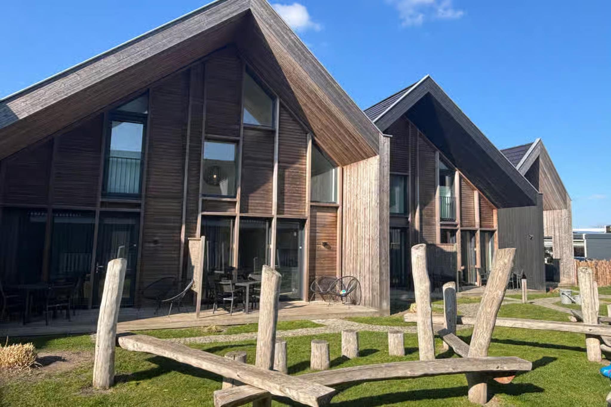 Plein 40 Lodge 26-Gardens in summer