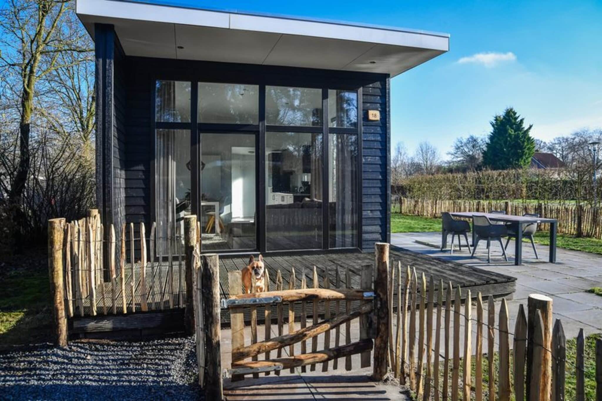 Forest doglodge with enclosed garden I 4 people