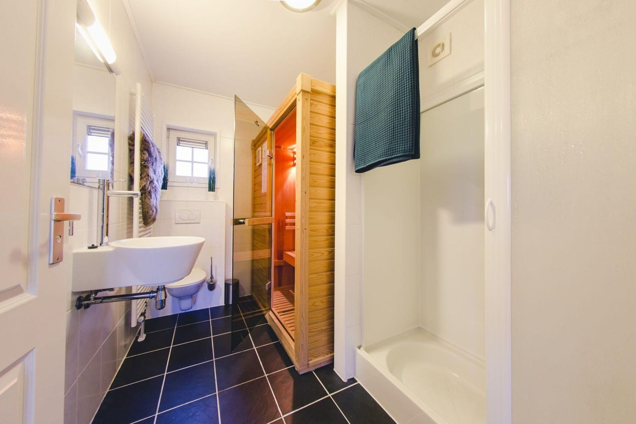Group accommodation (2x Reggehooiberg, with large backyard) I 10 people - Salle de bain
