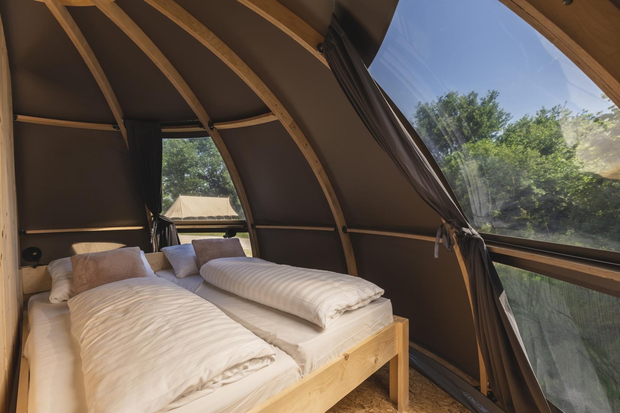 Riverdome with private bathroom and hot tub | 4 persons - Chambre