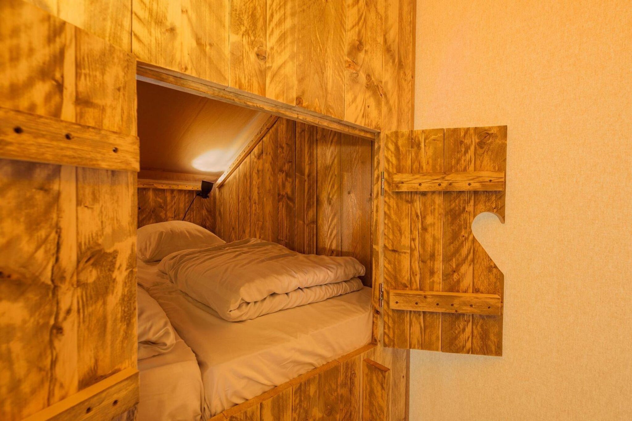Safari tent with private bathroom | 8 people - Chambre