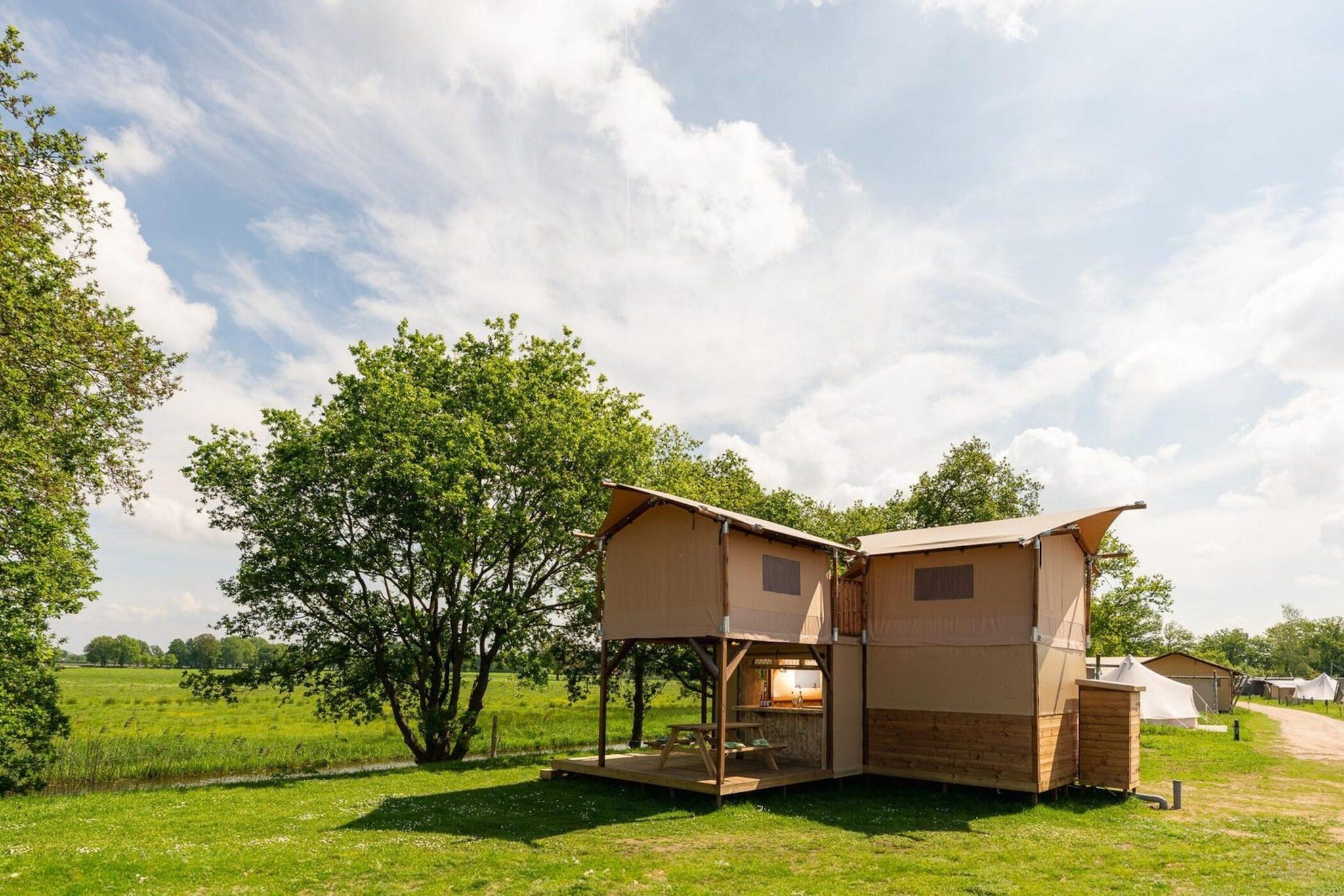 Treehouse tent at the Regge with private sanitary facilities | 6 people
