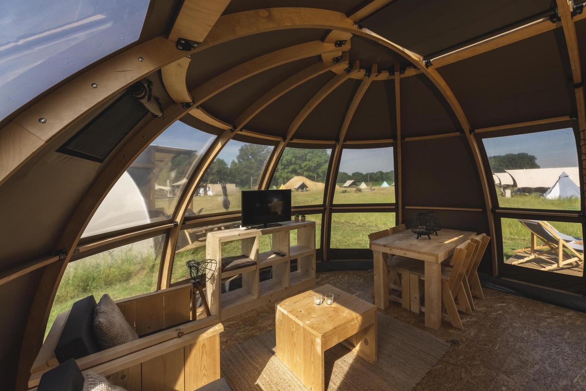 Group accommodation (6x luxury glamping tent) I 32 people