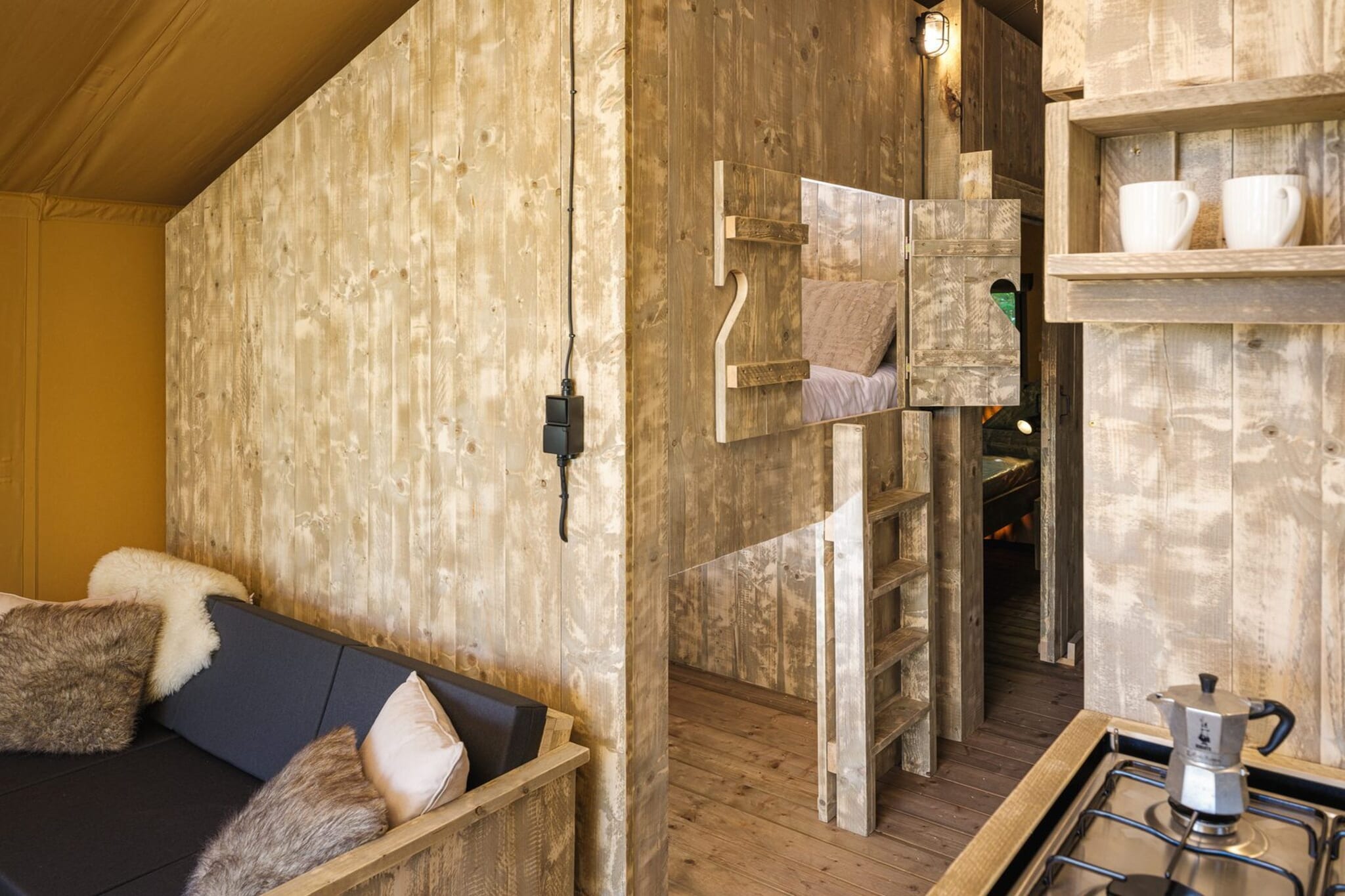 Safaritent met privé sanitair en extra groot terras | 8 personen - Salon