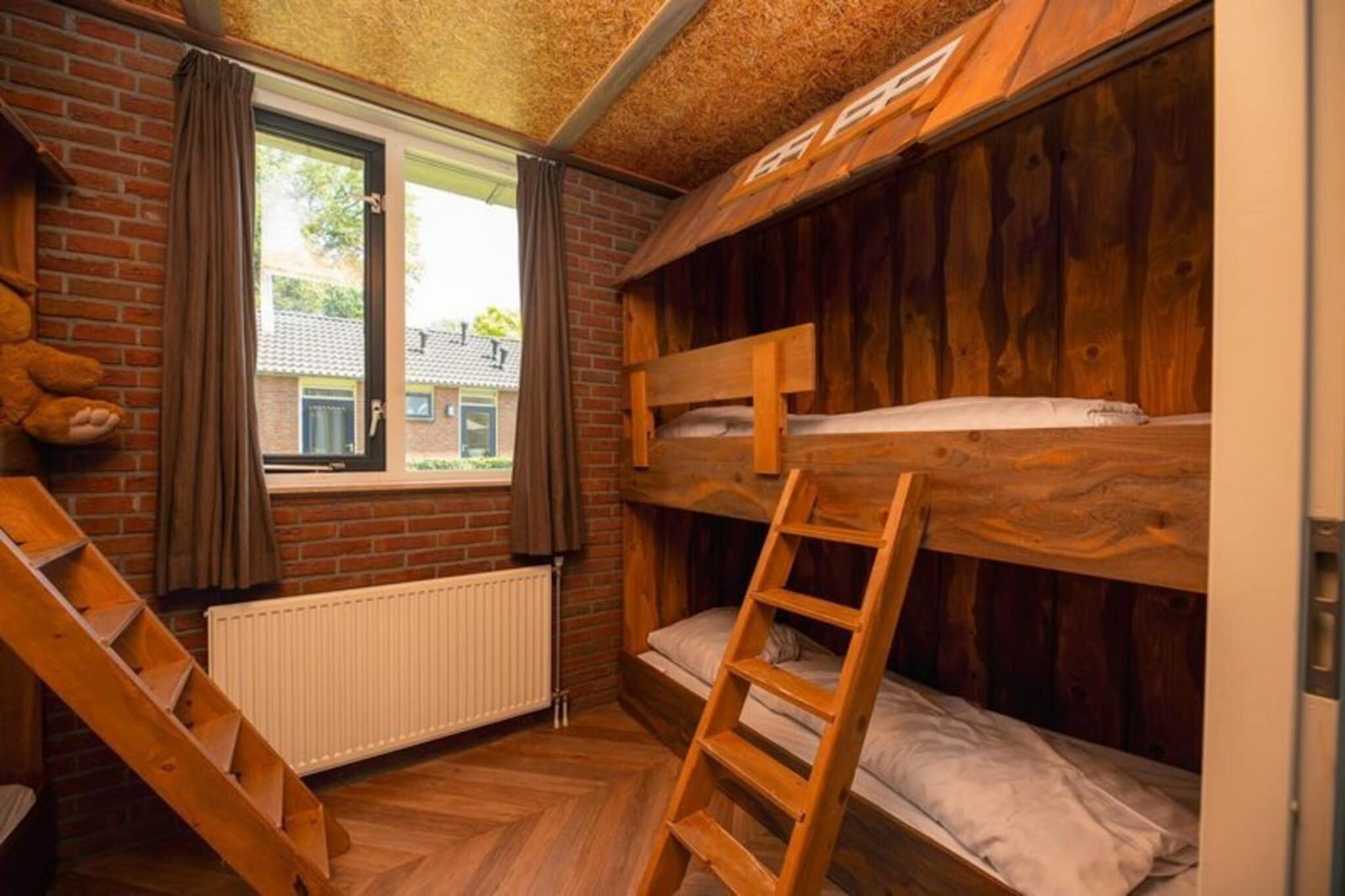 Custom children's bungalow 'Farm' with hot bubble tub | 8 people - Slaapkamer