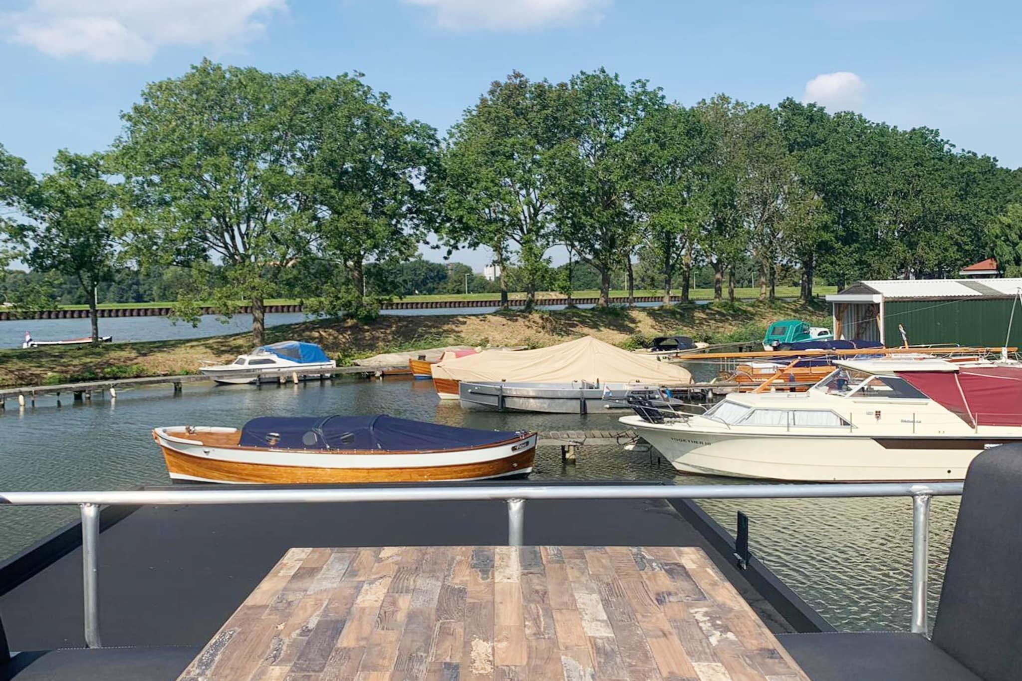 Havenlodge with roof terrace and balcony (4 pers) in Amsterdam - View in summer