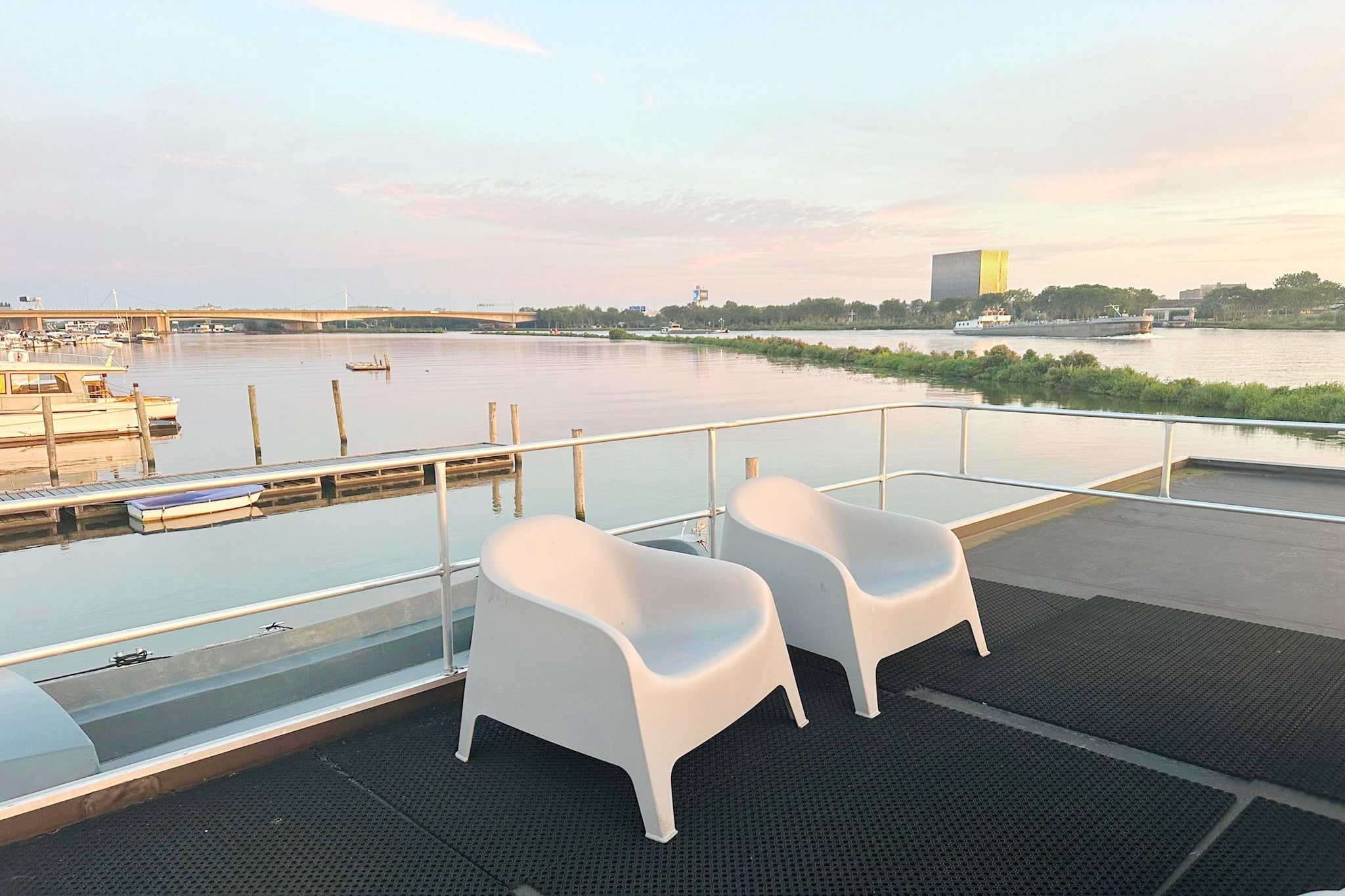 Harbor lodge+ with roof terrace and balcony (4-6 pers) Amsterdam
