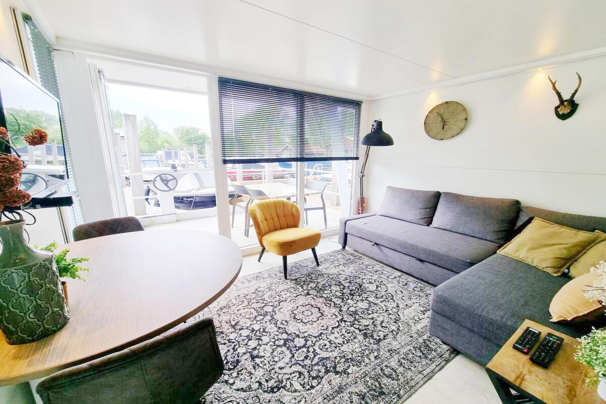 Houseboat with roof terrace and balcony (4 pers) "De Hoop"