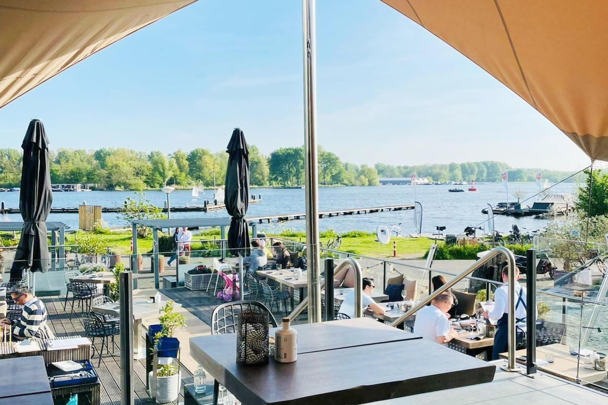 Houseboat with roof terrace and balcony (4 pers) "De Hoop" - Ausstattung