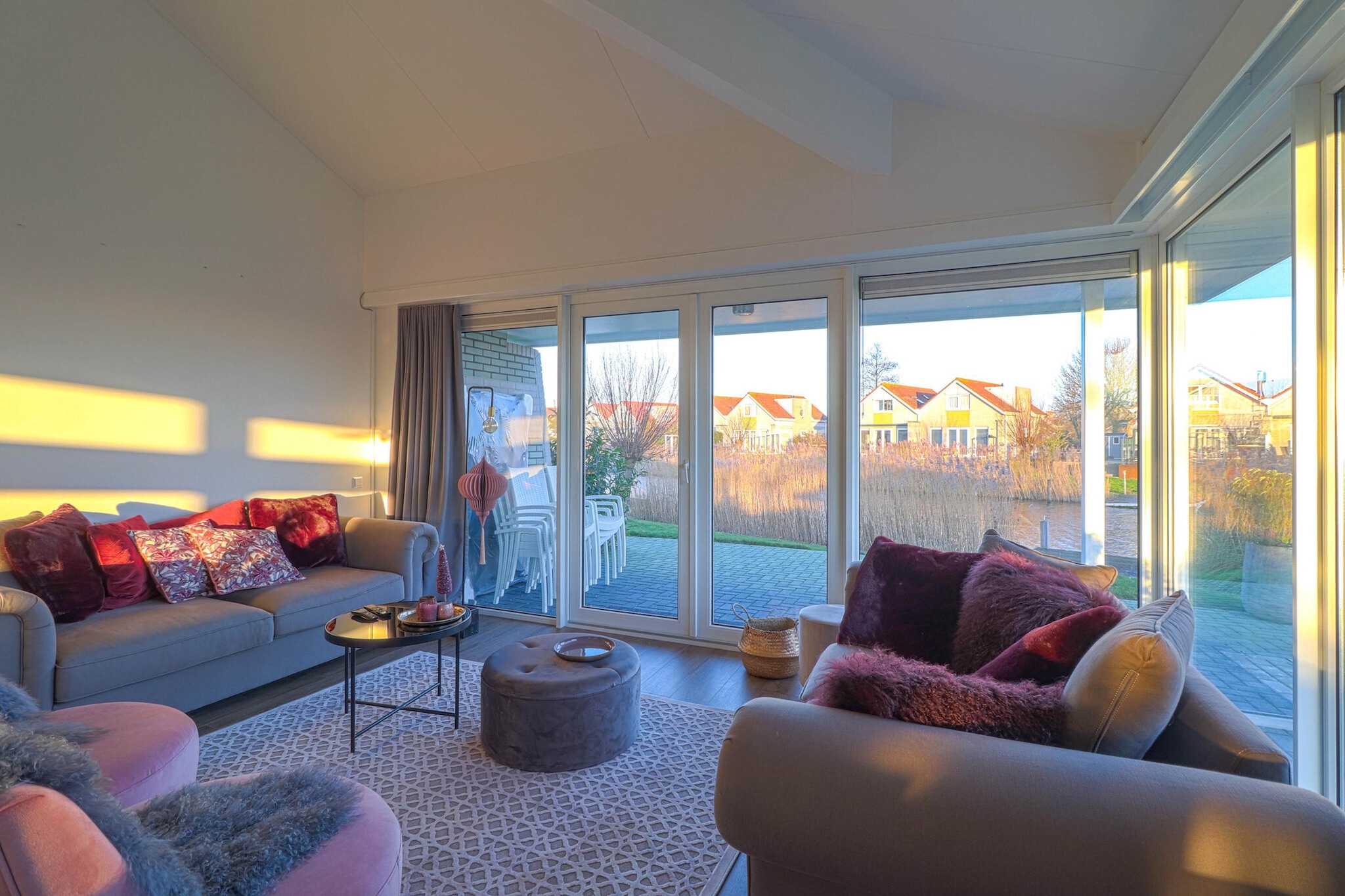 Star+ - 6 persons - Living room
