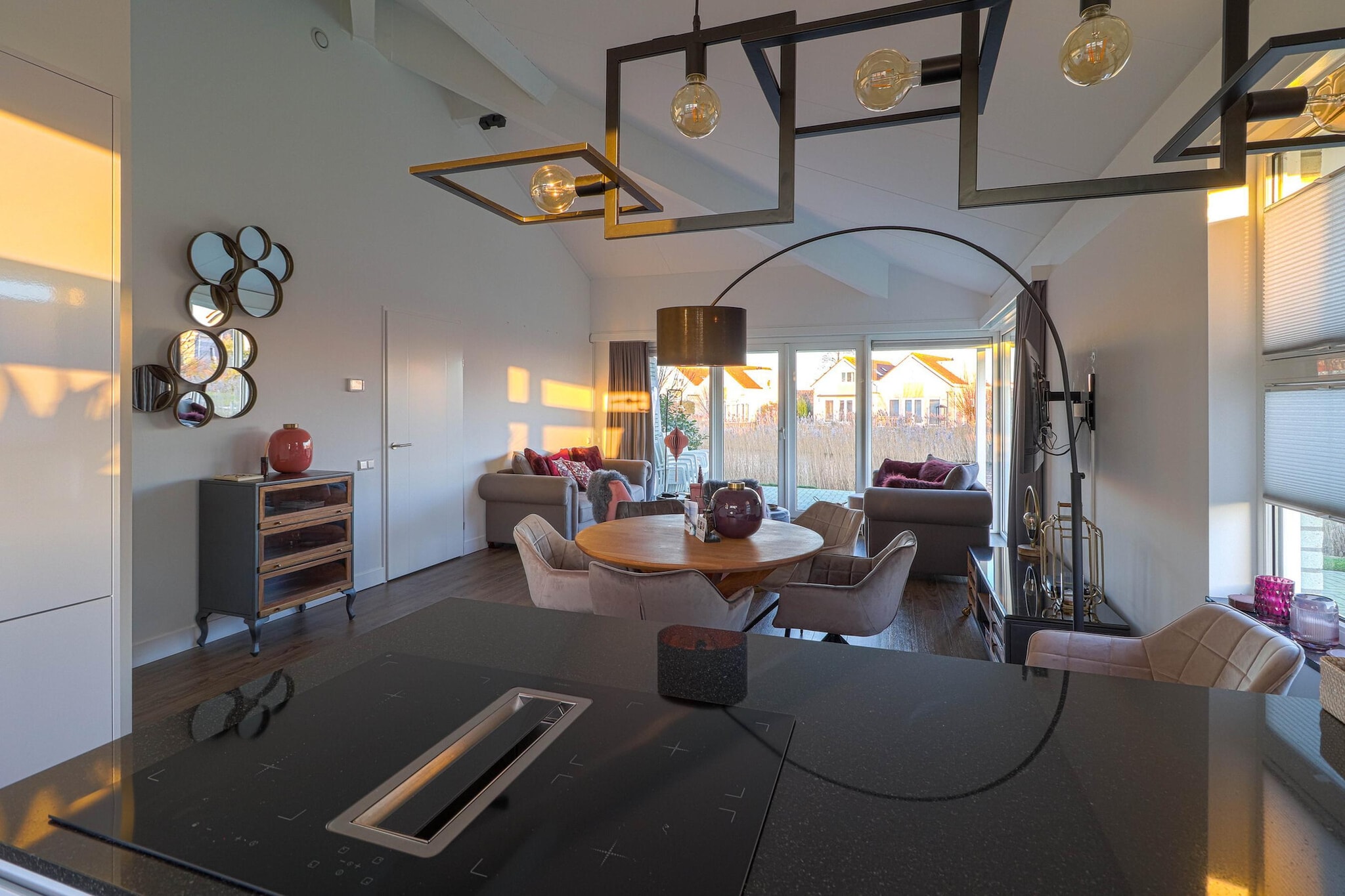 Star+ - 6 persons - Living room