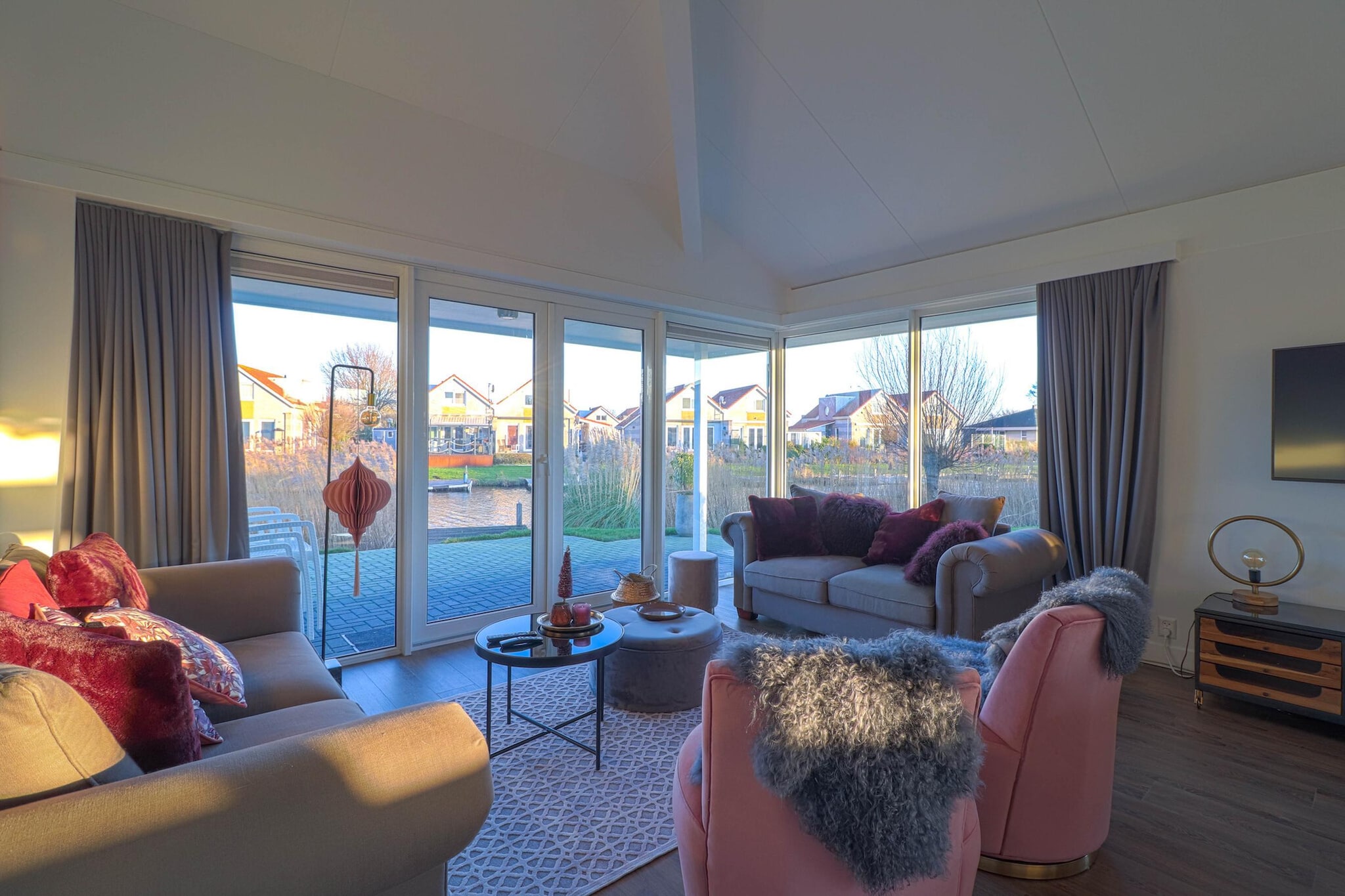 Star+ - 6 persons - Living room