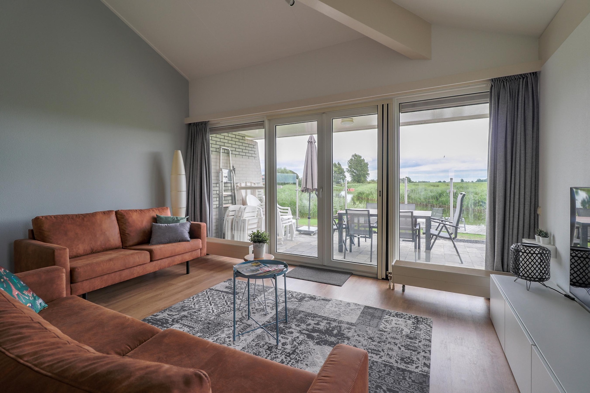 Star+ - 6 persons - Living room