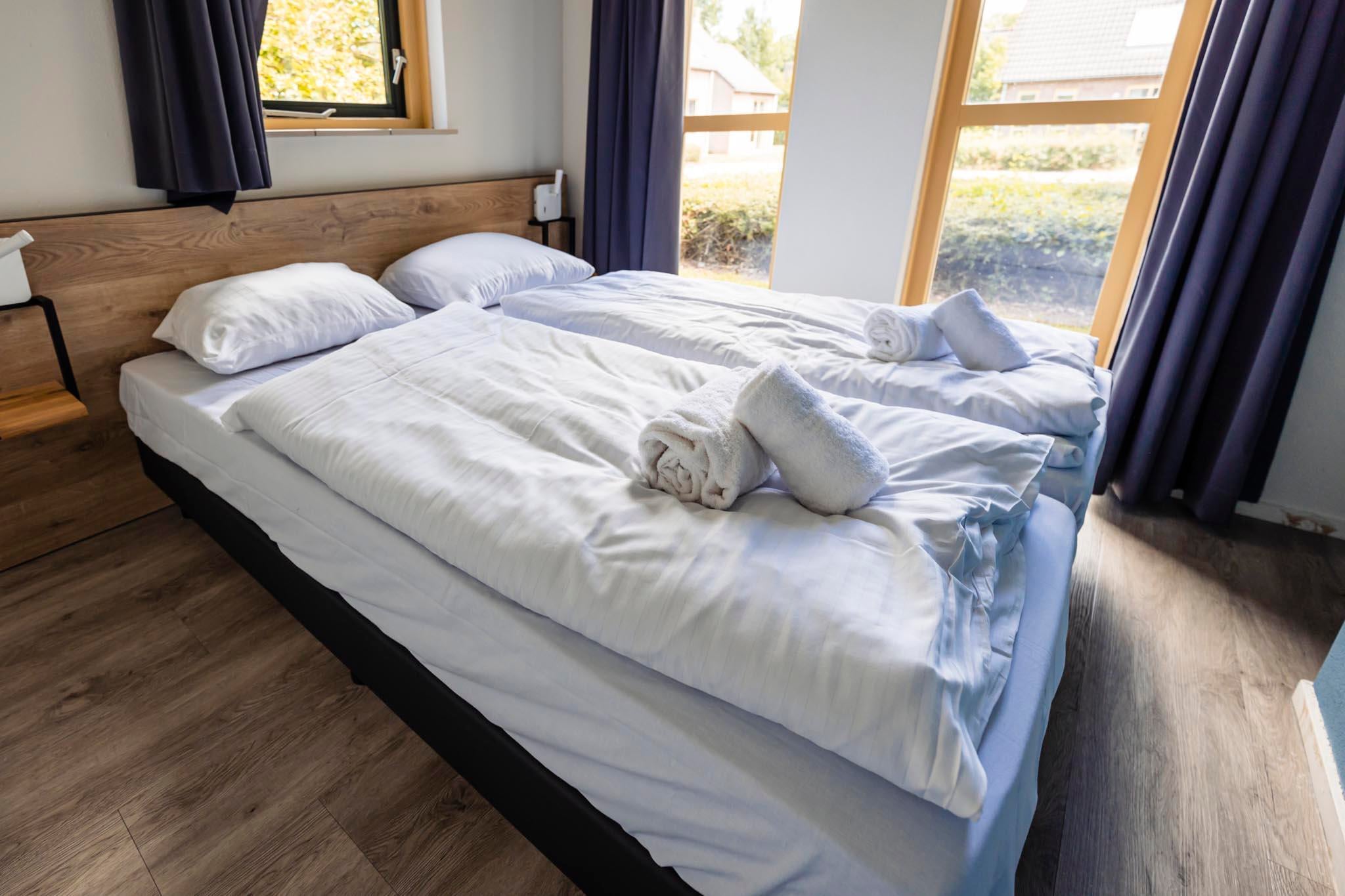 6 - Persons Lakeside Child-friendly Bungalow-Slaapkamer