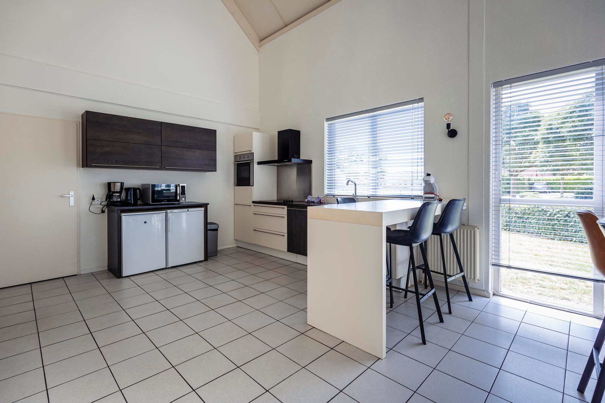 16 - Persons Family bungalow-Eetkamer