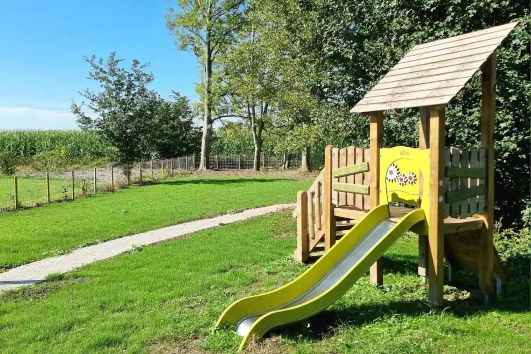 6 - Person Forest Pet & Family Bungalow-Tuinen zomer