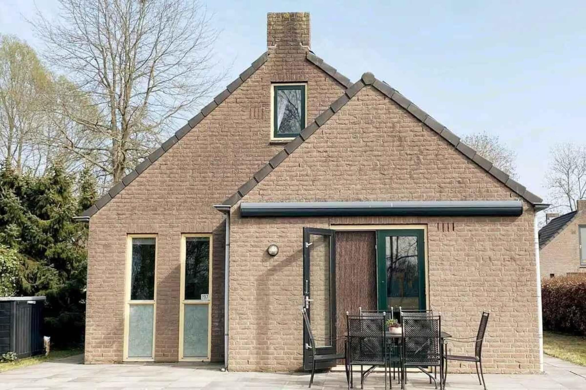 6 - Person Forest Pet & Family Bungalow-Buitenkant zomer