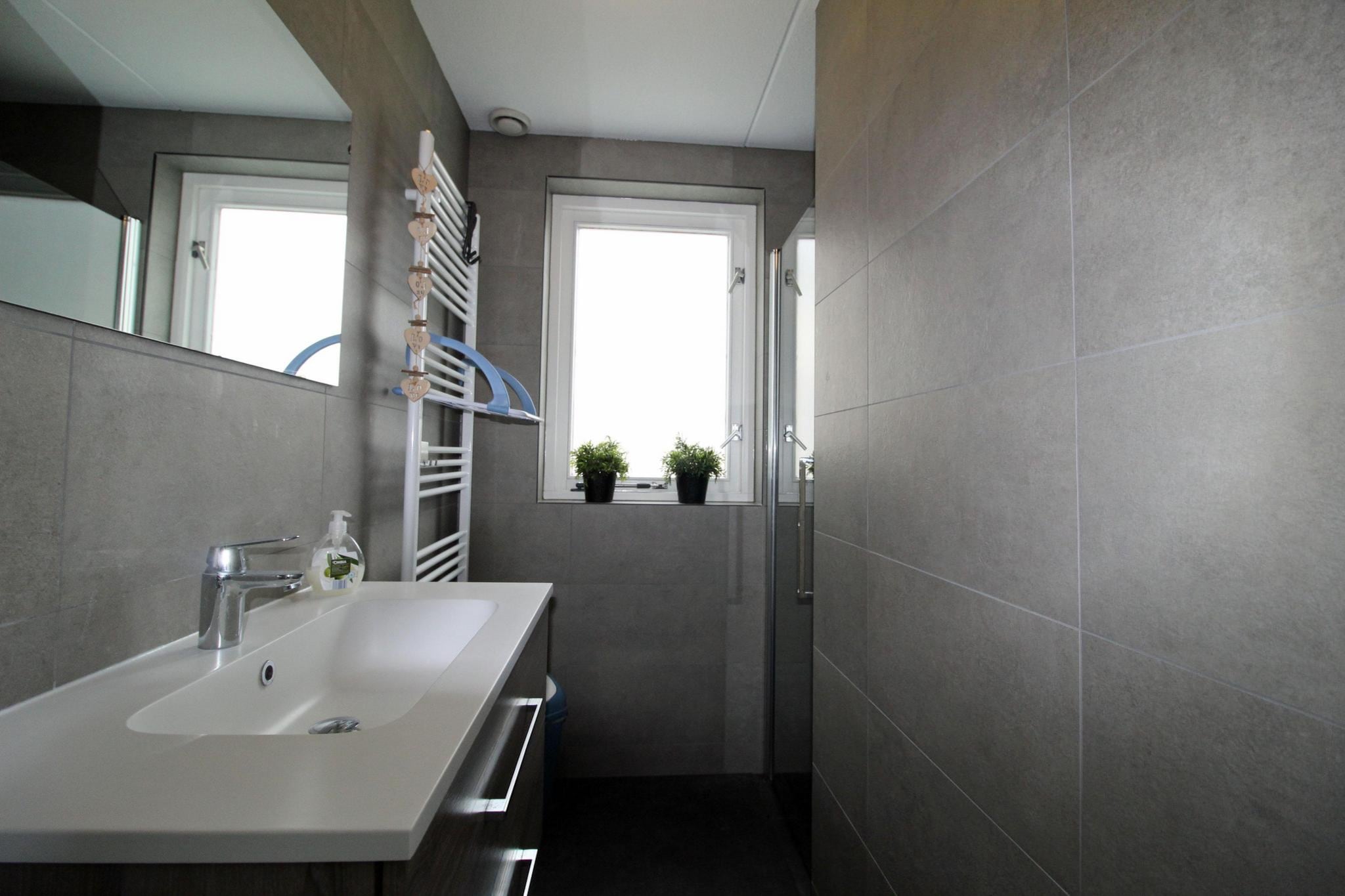 6 - Person Forest 28 Bungalow-Badkamer