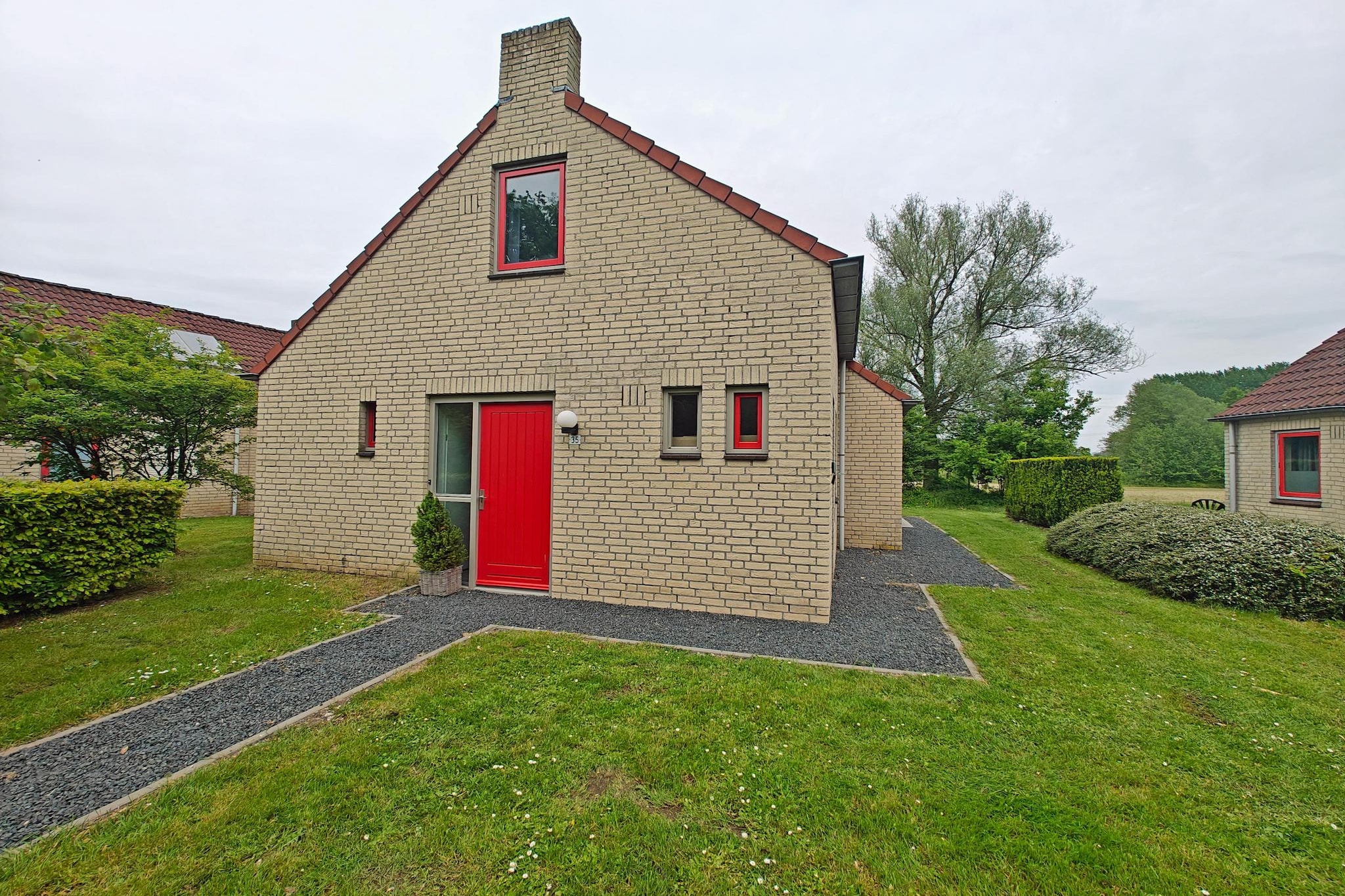 4 - Persons Lakeside Bungalow (copy) (copy)
