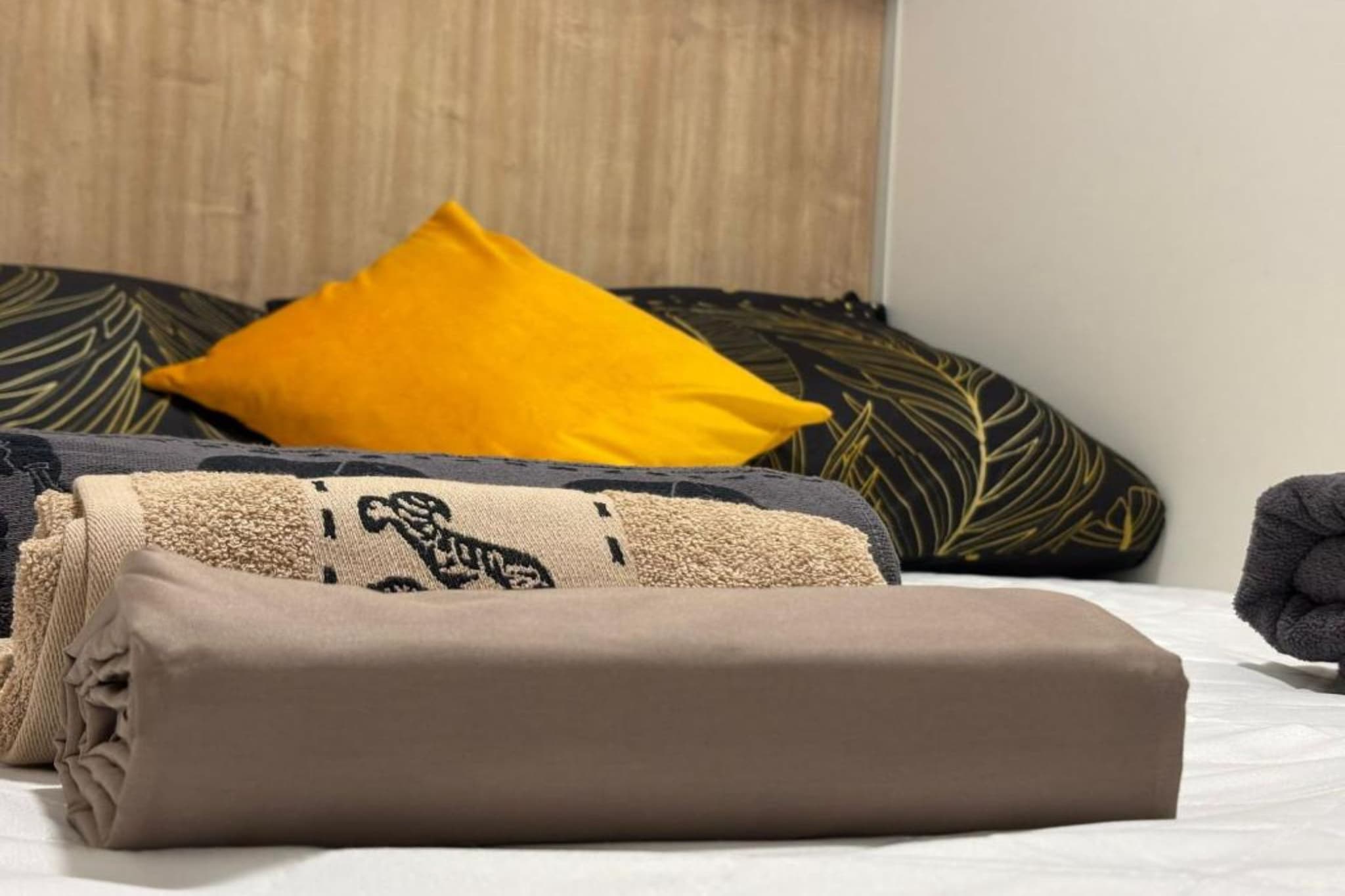 TJ Escape - Mobile Home - Mobile Home With Hot Tub And Terrace-Bedroom