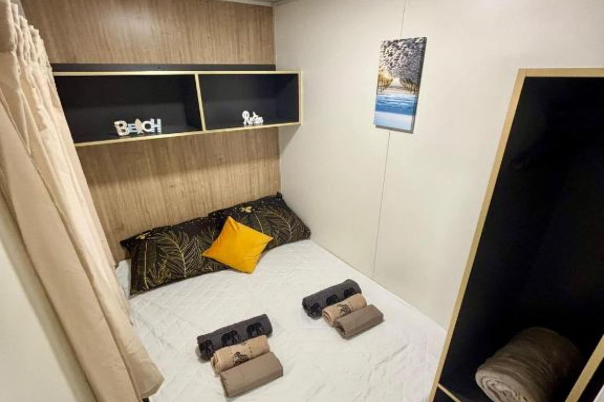TJ Escape - Mobile Home - Mobile Home With Hot Tub And Terrace-Bedroom