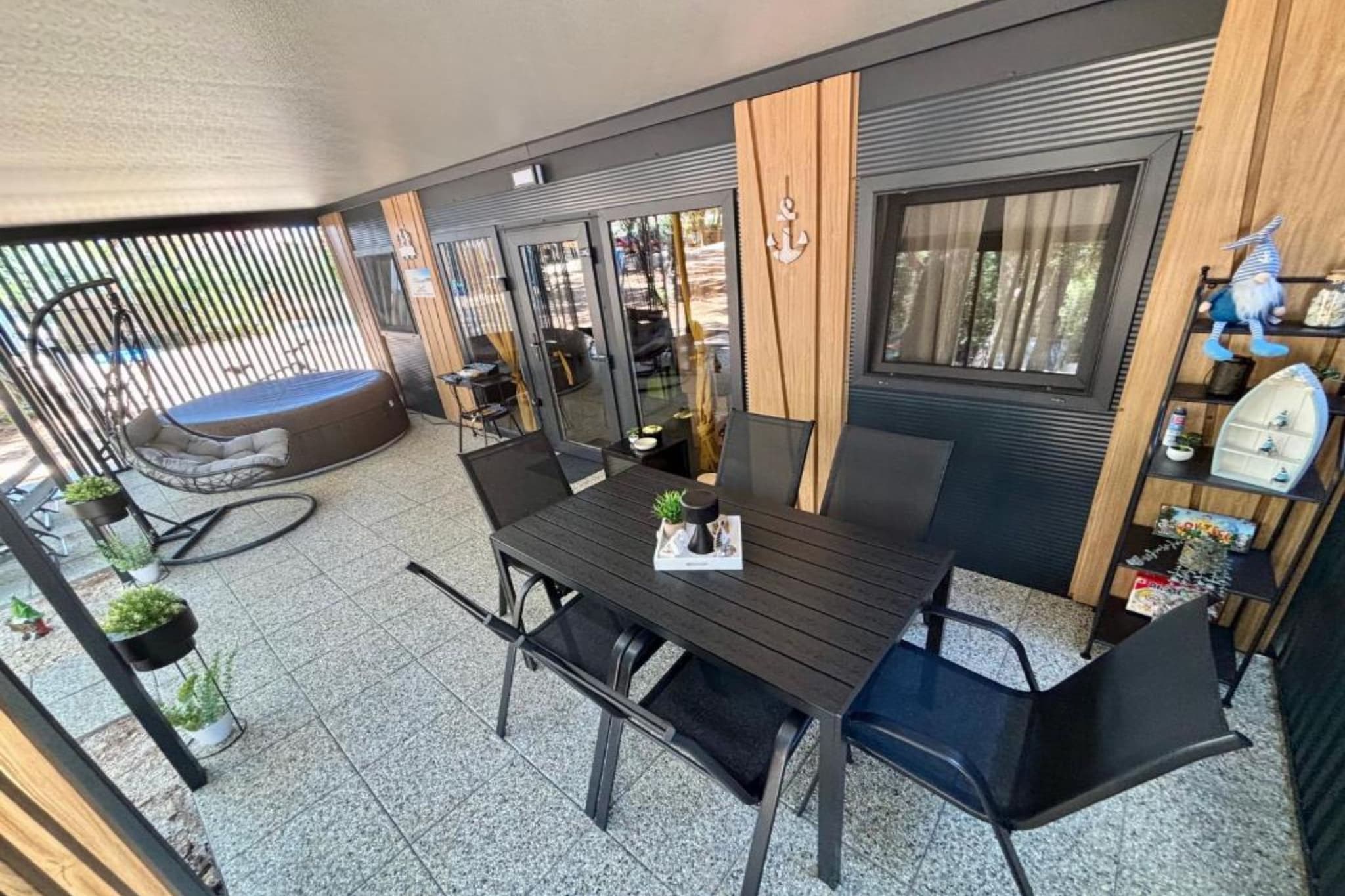 TJ Escape - Mobile Home - Mobile Home With Hot Tub And Terrace-Indoor