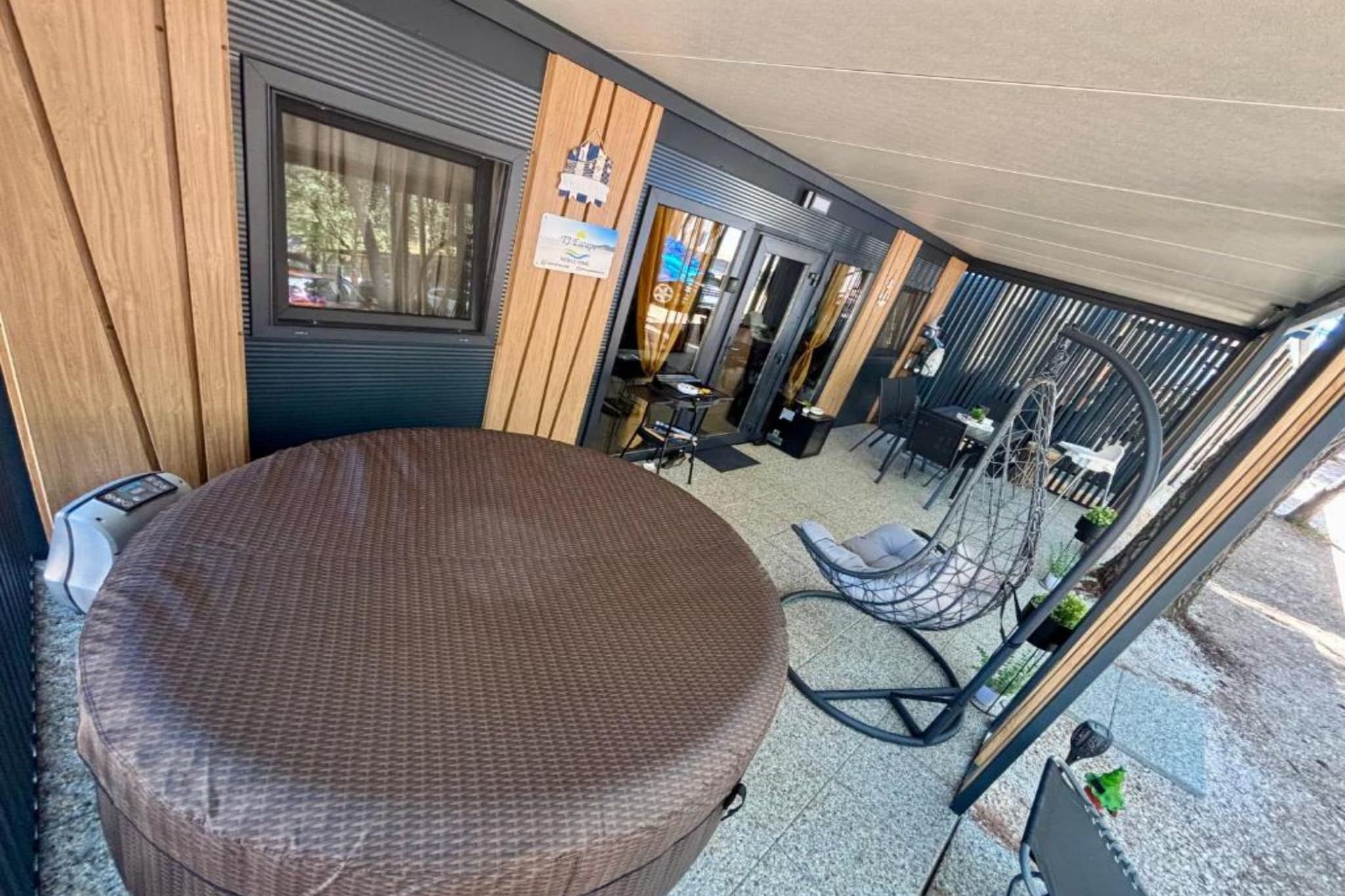 TJ Escape - Mobile Home - Mobile Home With Hot Tub And Terrace-Indoor