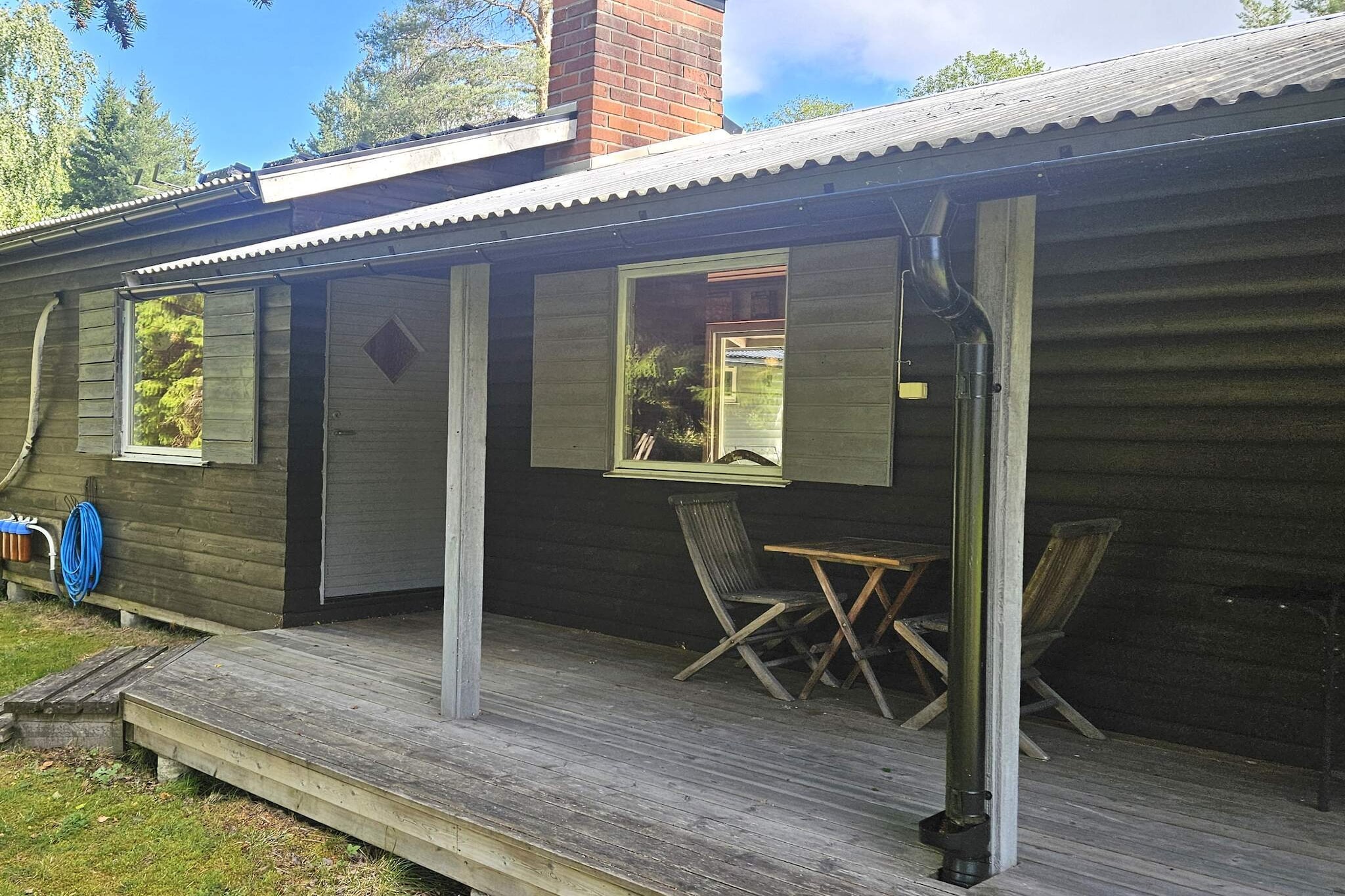 Internet Access DSL, Kitchen(cooker(electric), microwave, fridge-freezer, water from well), Living/bed room, bedroom(double bed), bedroom(double folding bed), bedroom(double folding bed), bedroom(single bed), bathroom(washbasin, shower, toilet), sauna(indoor, 6 persons), heating(electric), terrace, garden, garden furniture, air to air heatpump