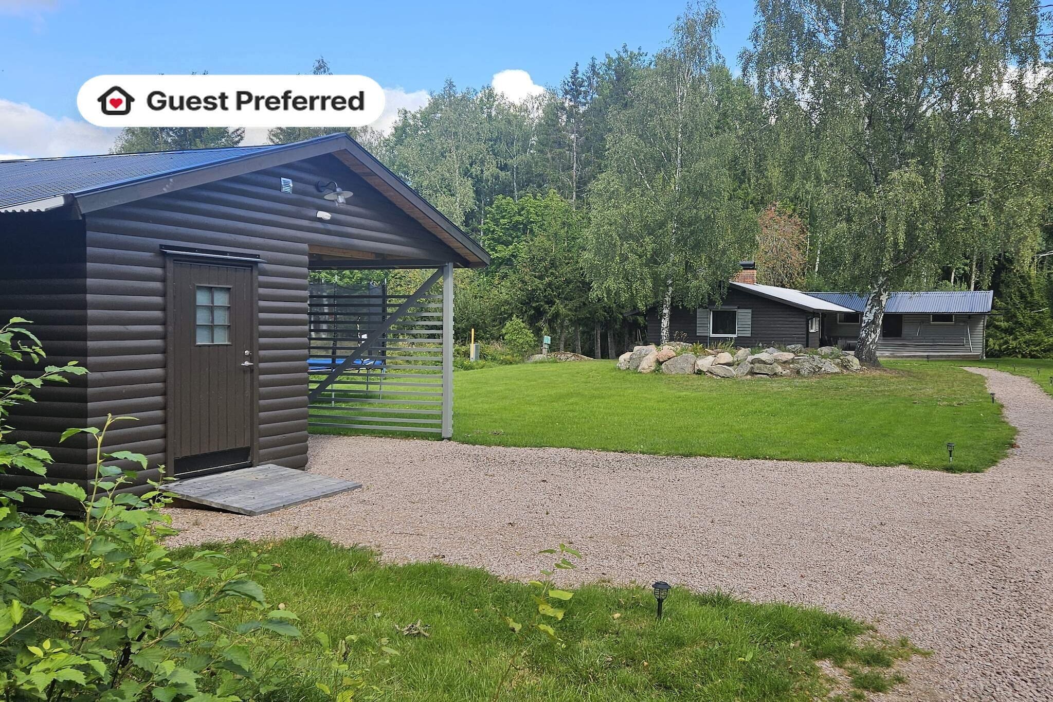 In southern Dalarna, just 200 meters from the Dalälven River, you’ll find this comfortable cottage. Discover Dalarna with everything from scenic hiking trails to fishing in lakes and rivers. The cottage sits on a large plot of land. While there are neighbors nearby, the setting is peaceful and undisturbed. Dalälven is about 200 meters away, and you can walk down to the river via a forest path. Swimming is possible, but it's a natural spot—so bring water shoes. About 2,500 meters from the cottage, there is a nice sandy beach that also has a small summer kiosk. The cottage has been rebuilt and extended in recent years and now features an open-plan layout. The kitchen corner is equipped for cooking, and a fridge with freezer is placed in the main room. The large living room includes a dining area with an open fireplace, and a cozy sitting area with a cast iron wood-burning stove for chilly evenings. There are four bedrooms in the house. One has a standard double bed (160 cm), two rooms have pull-out beds that expand to 160 cm wide, and the fourth room has a standard single bed. The bathroom is fresh and newly renovated, with a shower and toilet. This is also where you'll find the cottage’s private sauna. Outdoors, there are large grassy areas and two separate terraces to choose from—perfect for finding sun or shelter depending on the weather. If you're arriving with an electric car, there's a charging option in the carport at the entrance to the property. The cottage shares a community well, and the water is rich in iron, which may give it a slight smell. However, it has been tested and is completely safe to drink. The countryside in southern Dalarna is rich in living culture, with heritage museums, flea markets, craft shops, summer cafés focusing on local produce. In villages like By Kyrkby, you’ll often find theater performances, markets, and farm-based activities that attract both locals and visitors. For those interested in history, there are traces of old industrial communities, blast furnace ruins, and historical power plants—remnants of a time when iron and forestry dominated the local economy. Guests are responsible for cleaning the cottage themselves and must bring their own bed linens and towels. A warm welcome!