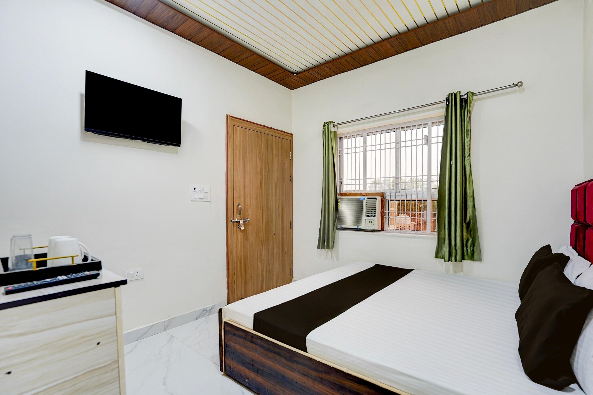 "Hotel O Ugat Canal Surat Formerly Royal Orbit is set in RÄnder. With free WiFi, this 3-star hotel offers room service and a 24-hour front desk. The hotel features family rooms.
The units at the hotel come with a seating area, a flat-screen TV with satellite channels and a private bathroom with free toiletries and a bath or shower. All guest rooms at Hotel O Ugat Canal Surat Formerly Royal Orbit feature air conditioning and a desk.
Surat Airport is 14 km away."
Unmarried couples are warmly welcome at this property.
Guests with local ID proof are warmly welcome.
Early Check-In Policy: A full day’s room rate will be charged for check-ins before 6:00 AM. Complimentary early check-in is available between 6:00 AM and 10:00 AM, subject to room availability.
Check-in is only available to guests aged 18 and above. Please provide a government-issued ID to confirm your age.