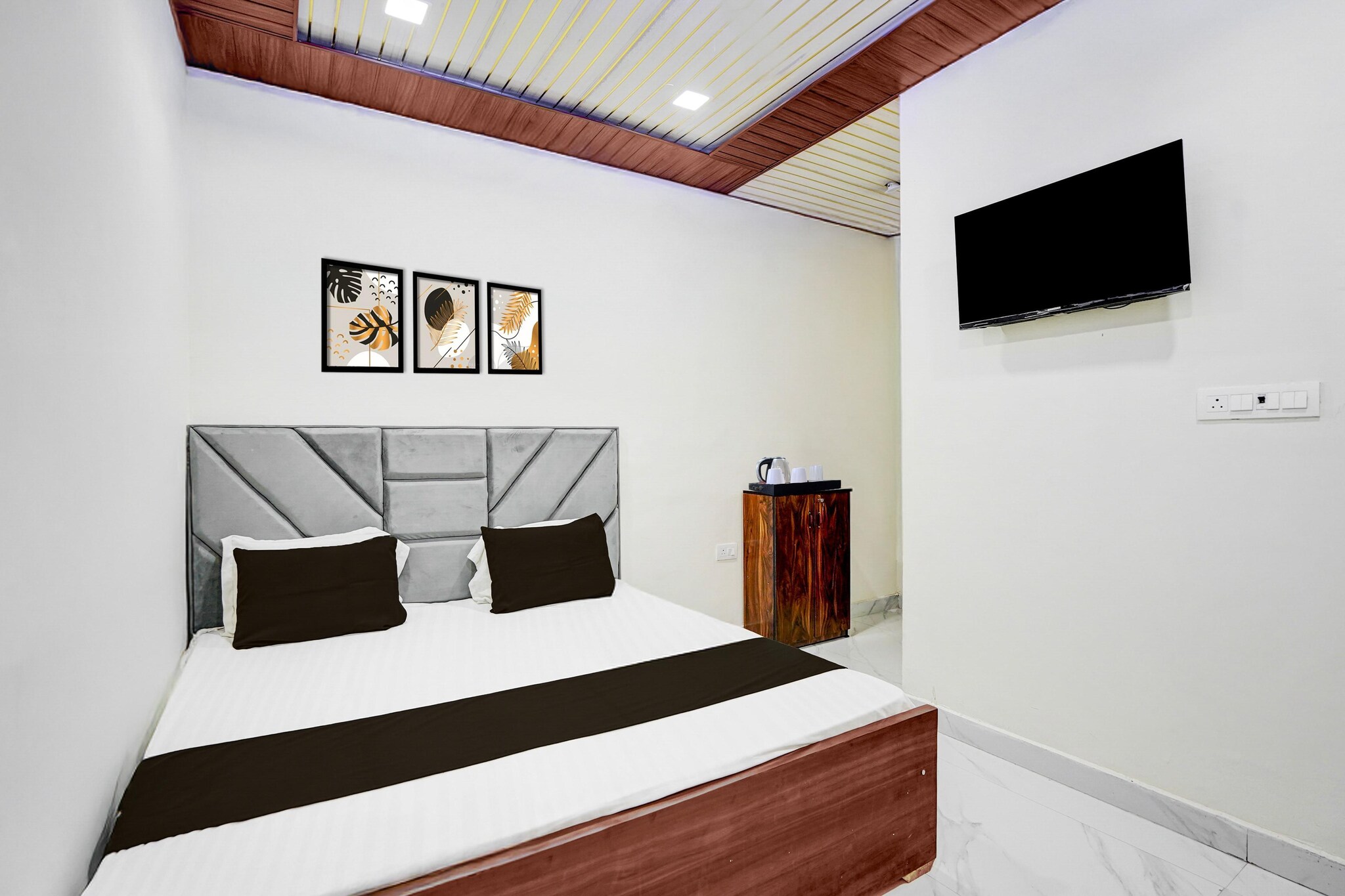 Hotel O Ugat Canal Surat Royal Orbit