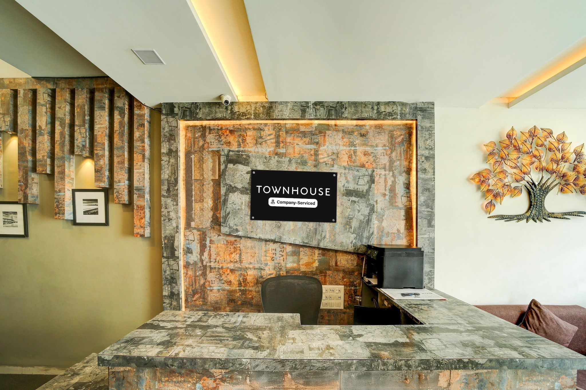 Ground floor: (bedroom(double bed, TV, seating area, air conditioning, telephone), bathroom(bathtub or shower, shower, washbasin, toilet, Towels incl., shampoo, body soap, hot water), lift)