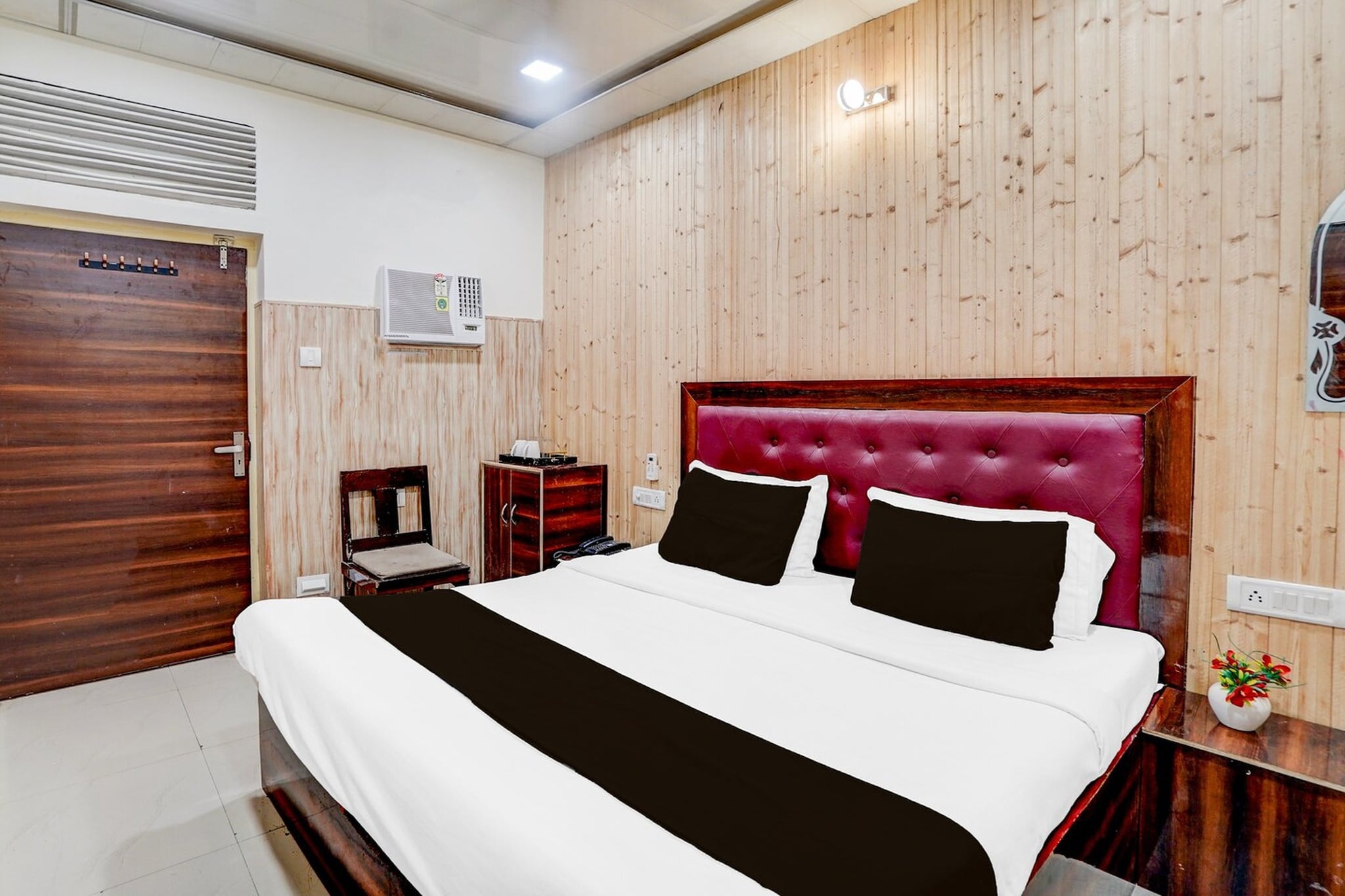 Collection O Tajganj West Gate