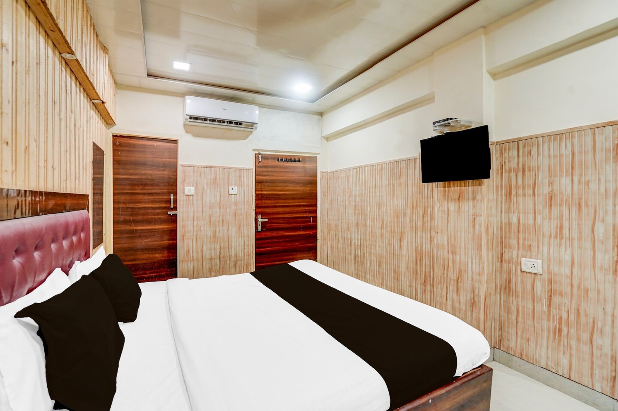 Set in the centre of TÄjganj, Collection O Tajganj West Gate Formerly Hotel Host is situated 700 metres from Taj Mahal and 5.9 km from Agra Cantonment. Featuring a restaurant, the 3-star hotel has air-conditioned rooms with free WiFi, each with a private bathroom. The accommodation offers room service, a 24-hour front desk and luggage storage for guests.

At the hotel, all rooms include a desk. All guest rooms at Collection O Tajganj West Gate Formerly Hotel Host come with a seating area and a flat-screen TV with satellite channels.

A continental breakfast is available at the accommodation.

Agra Fort is 3.8 km from Collection O Tajganj West Gate Formerly Hotel Host, while Jama Masjid is 3.9 km from the property. Agra Airport is 8 km away.

1. Unmarried couples are warmly welcome at this property.
2. Guests with local ID proof are warmly welcome.
3.Early Check-In Policy: A full dayâ€™s room rate will be charged for check-ins before 6:00 AM. Complimentary early check-in is available between 6:00 AM and 10:00 AM, subject to room availability.
4.Foreign guests are welcome and allowed to stay at this property without any restrictions
Check-in is only available to guests aged 18 and above. Please provide a government-issued ID to confirmÂ yourÂ age.

