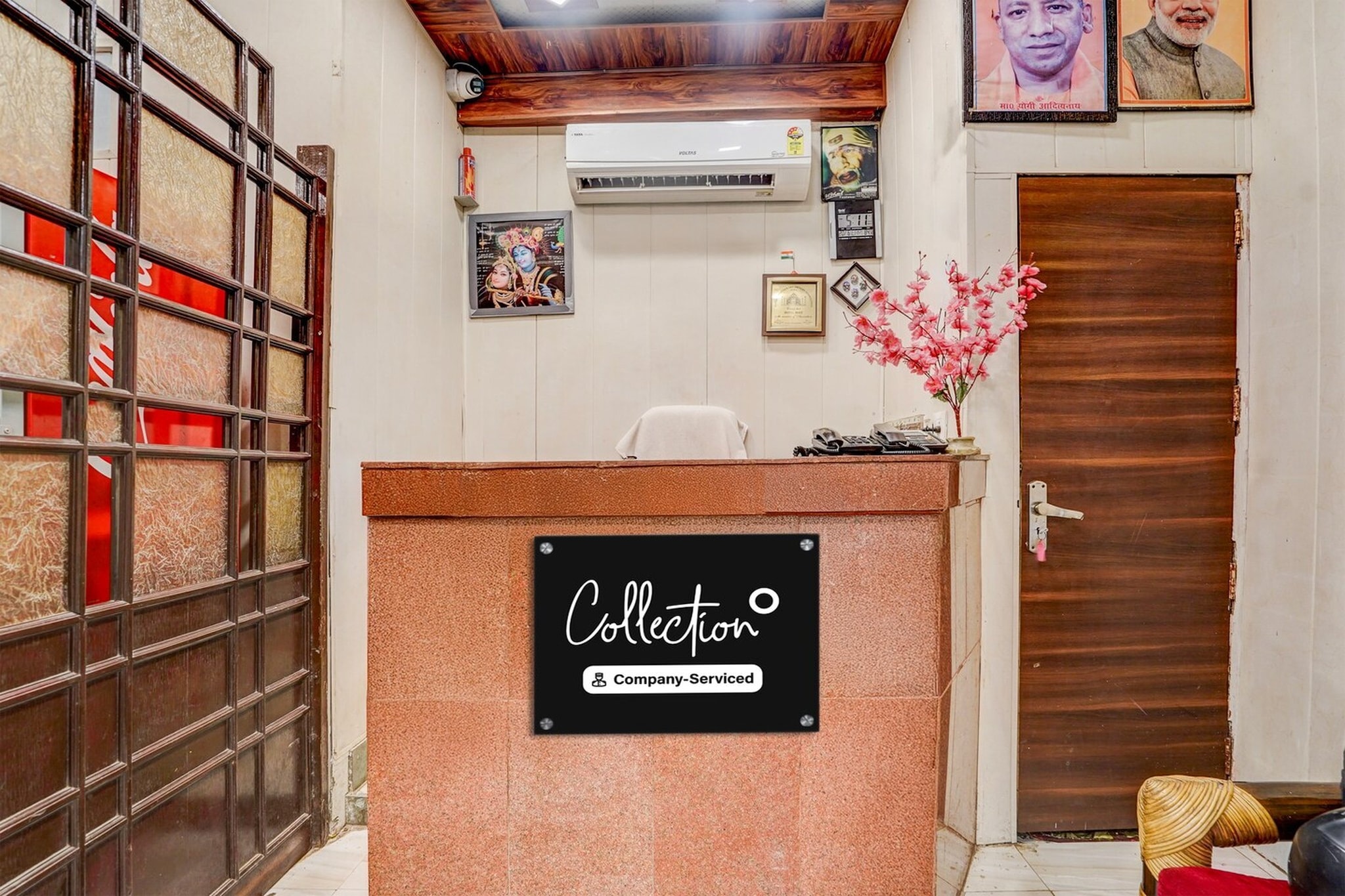 Ground floor: (bedroom(double bed, TV, seating area, air conditioning, telephone), bathroom(bathtub or shower, shower, washbasin, toilet, Towels incl., shampoo, body soap, hot water))