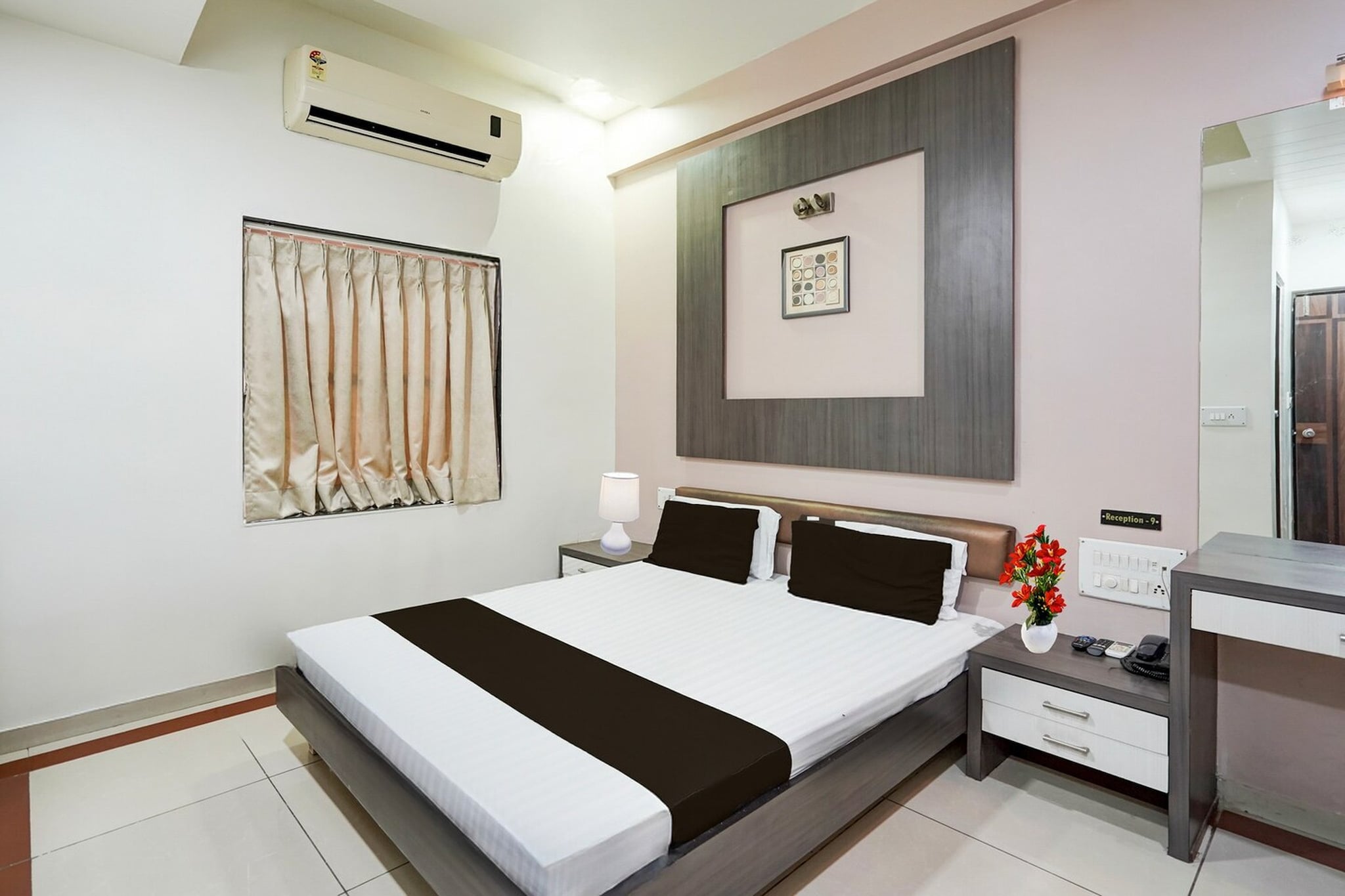 Set within 18 km of Sardar Patel Stadium and 23 km of Gandhi Ashram, Collection O Sachivalaya Metro Station Gandhinagar Formerly Hotel Ghunghat Inn offers rooms with air conditioning and a private bathroom in Gandhinagar. This 3-star hotel offers room service, a 24-hour front desk and free WiFi. The hotel has family rooms.

All guest rooms at the hotel come with a seating area, a flat-screen TV with satellite channels and a private bathroom with free toiletries and a bath or shower. The rooms feature a desk.

IIM is 29 km from Collection O Sachivalaya Metro Station Gandhinagar Formerly Hotel Ghunghat Inn, while Akshardham Temple is 2.8 km from the property. Sardar Vallabhbhai Patel International Airport is 20 km away.

1. Unmarried couples are warmly welcome at this property.
2. Guests with local ID proof are warmly welcome.
3.Early Check-In Policy: A full dayâ€™s room rate will be charged for check-ins before 6:00 AM. Complimentary early check-in is available between 6:00 AM and 10:00 AM, subject to room availability.
4.Foreign guests are welcome and allowed to stay at this property without any restrictions
Check-in is only available to guests aged 18 and above. Please provide a government-issued ID to confirmÂ yourÂ age.

