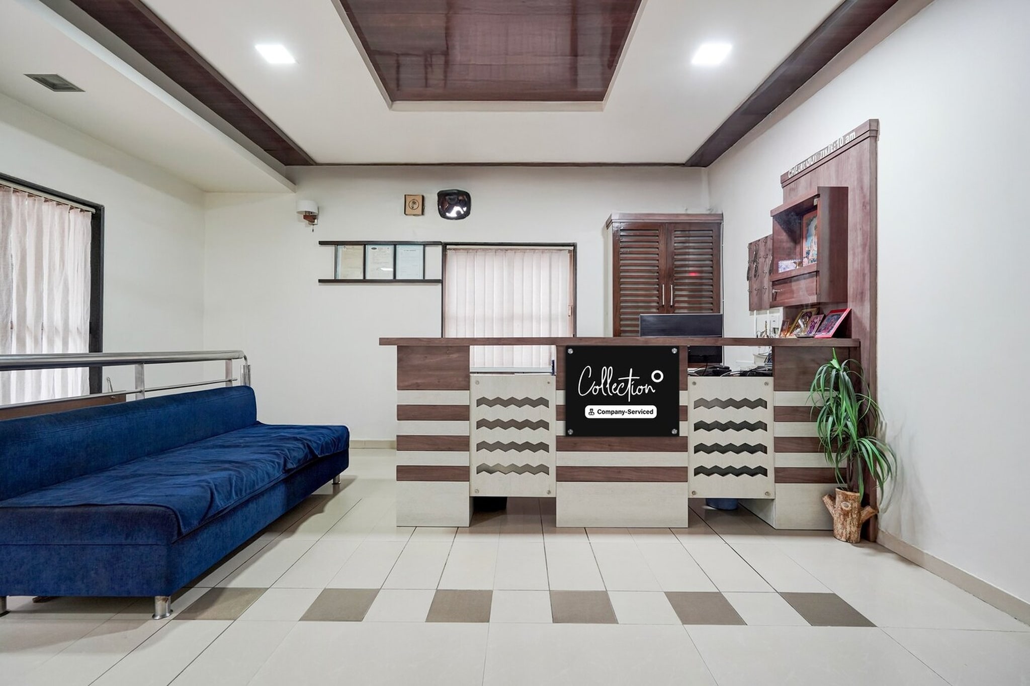 Ground floor: (bedroom(double bed, TV, seating area, air conditioning, telephone), bathroom(bathtub or shower, shower, washbasin, toilet, Towels incl., shampoo, body soap, hot water))