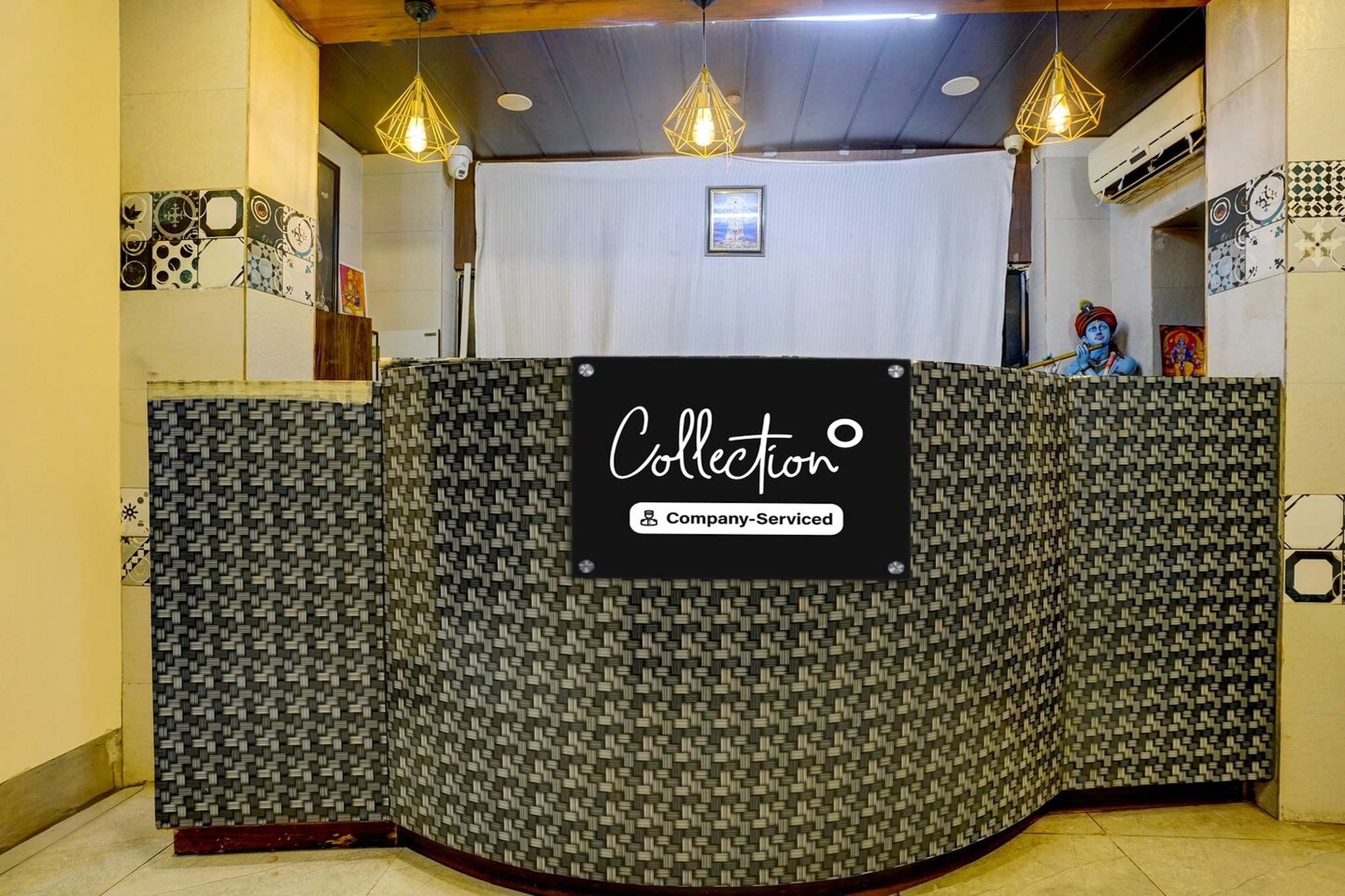 Ground floor: (bedroom(double bed, TV, seating area, air conditioning, telephone), bathroom(bathtub or shower, shower, washbasin, toilet, Towels incl., shampoo, body soap, hot water), lift)