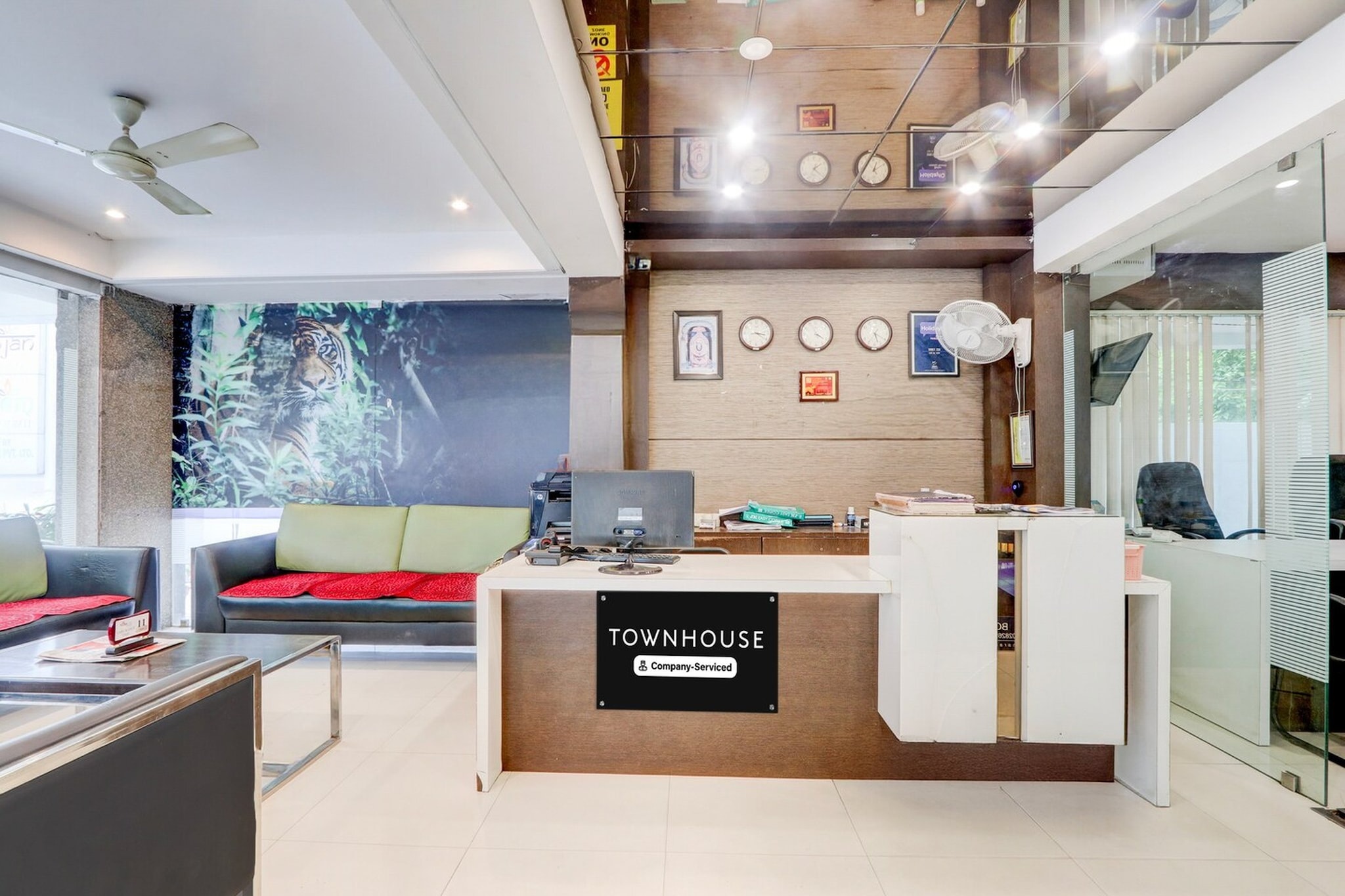 Ground floor: (bedroom(double bed, TV, seating area, air conditioning, telephone), bathroom(bathtub or shower, shower, washbasin, toilet, Towels incl., shampoo, body soap, hot water), parking, lift)